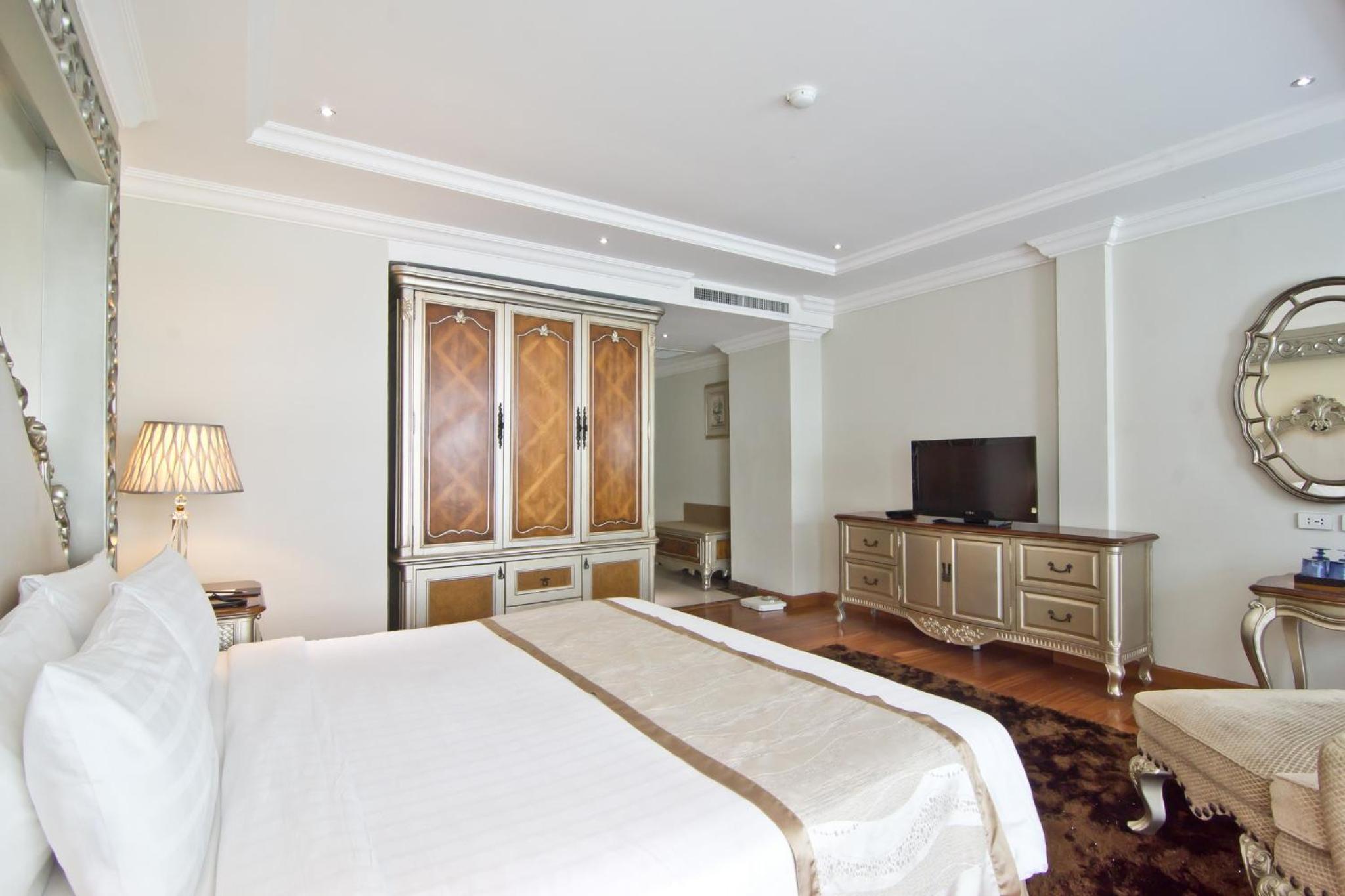 Superior Double Room thumbnail 5