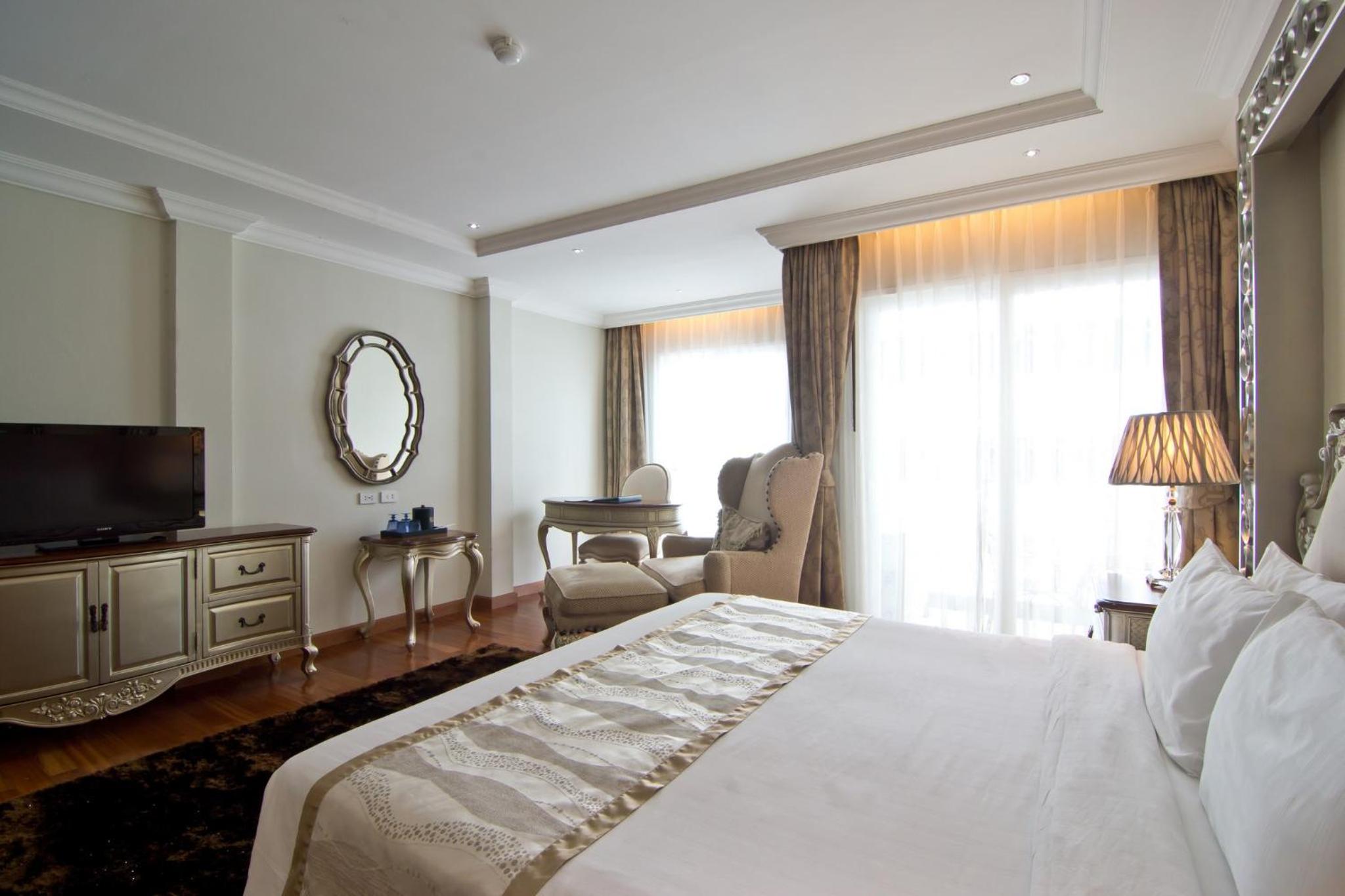 Superior Double Room thumbnail 5