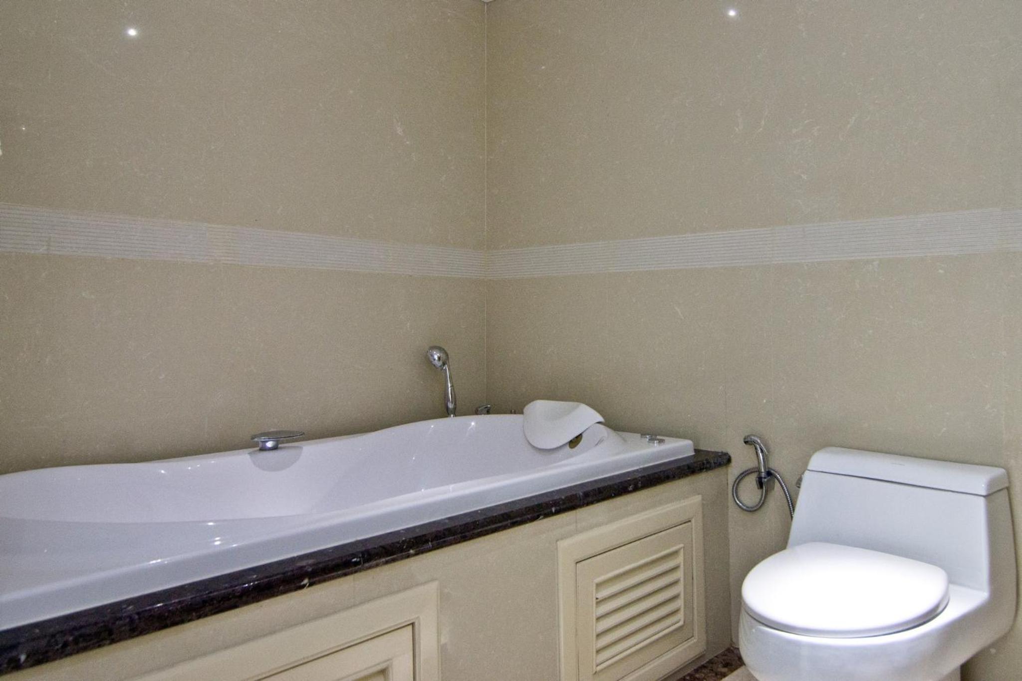Deluxe Room with Pool View - Photo 12