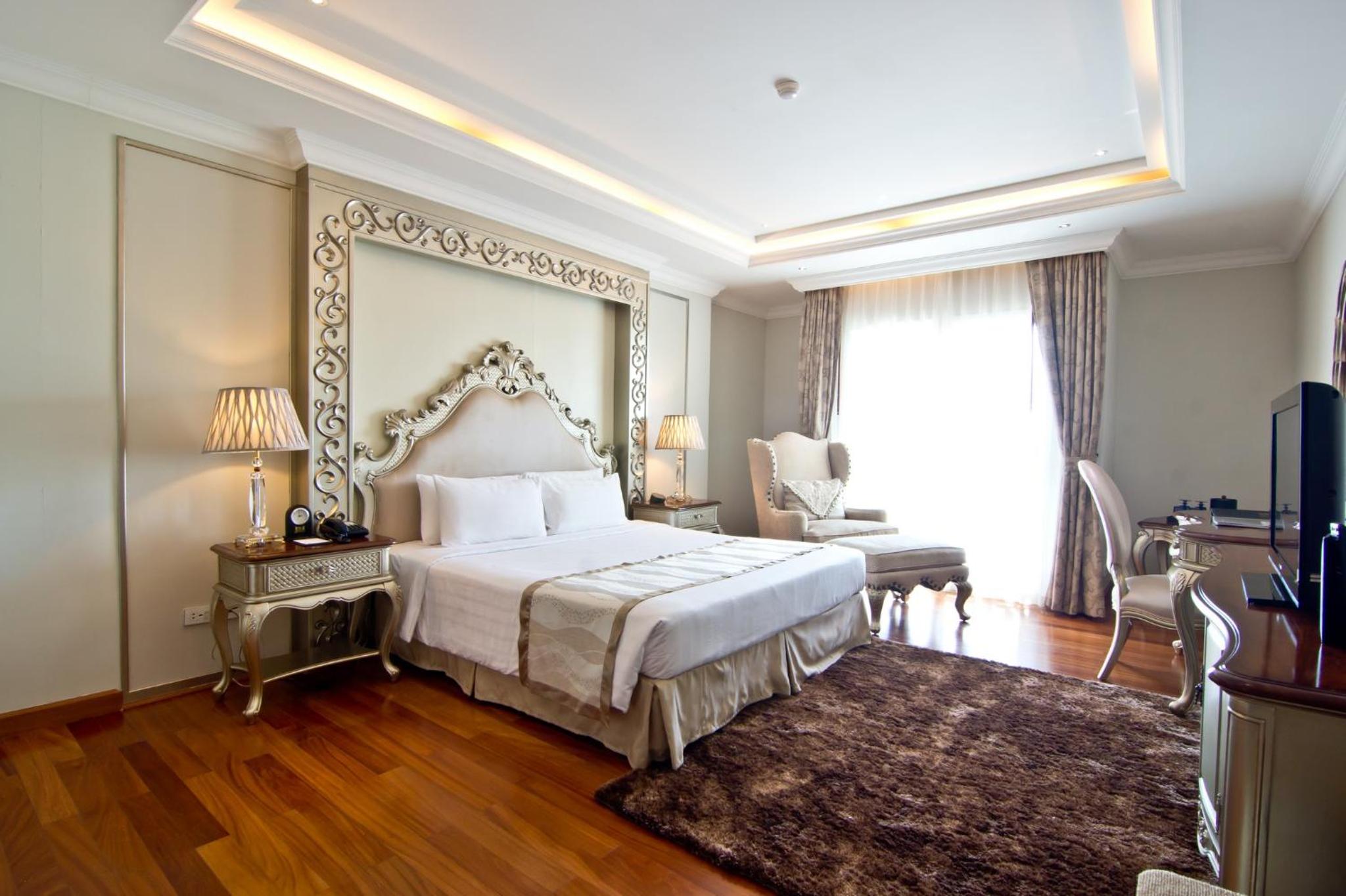 Deluxe Room with Pool View