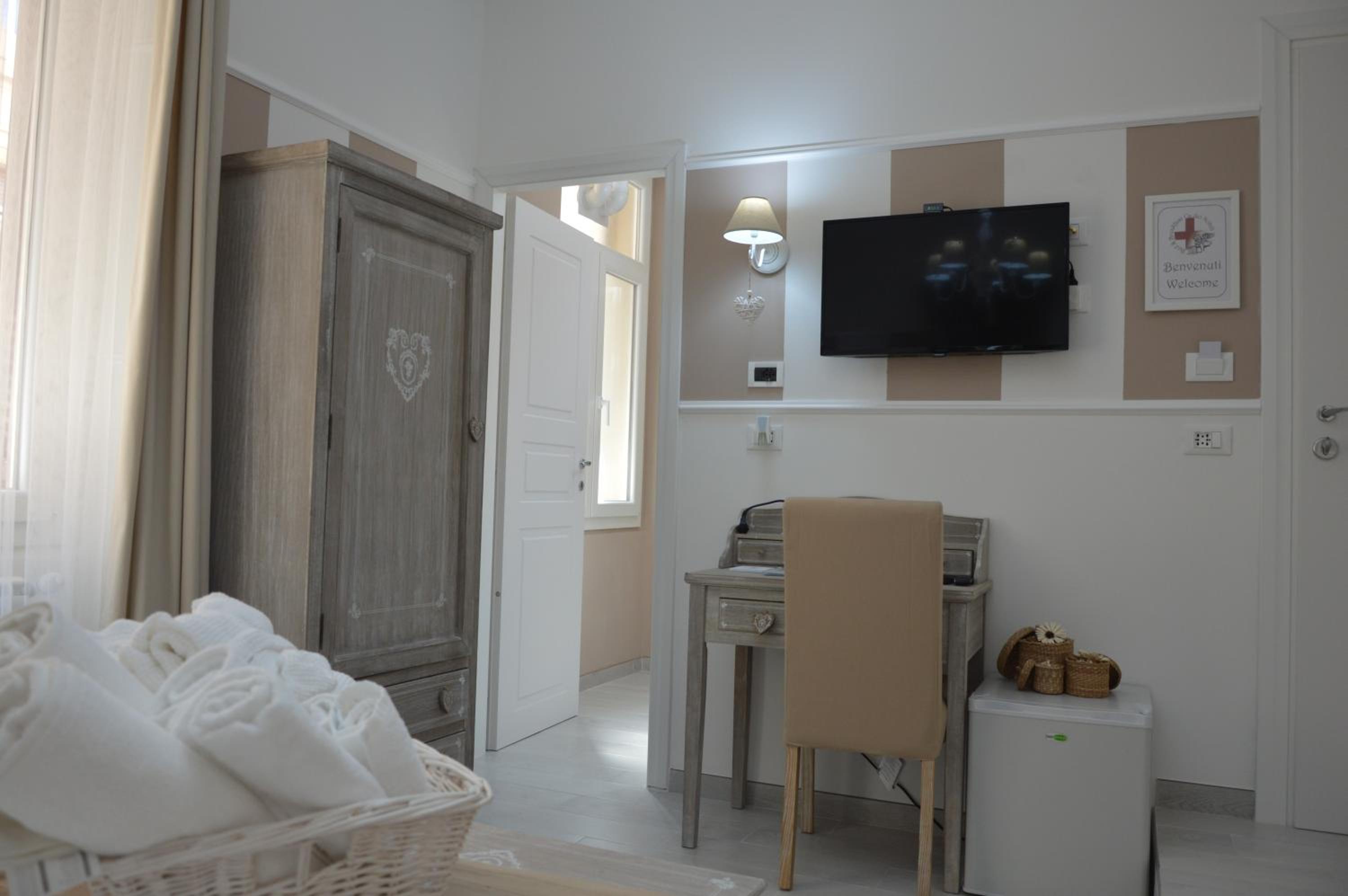 Deluxe Double or Twin Room photo 3