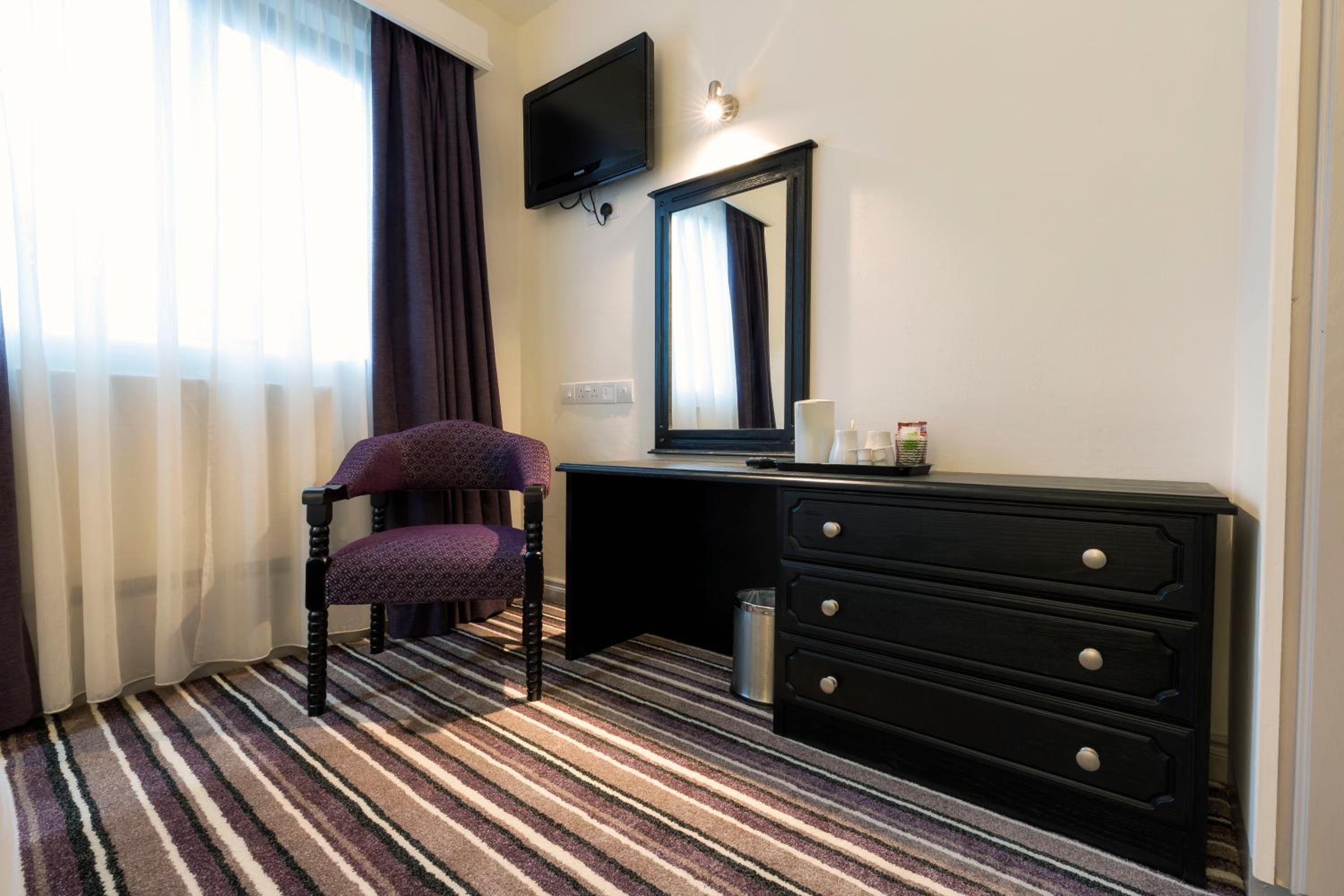 Deluxe King Room photo 2
