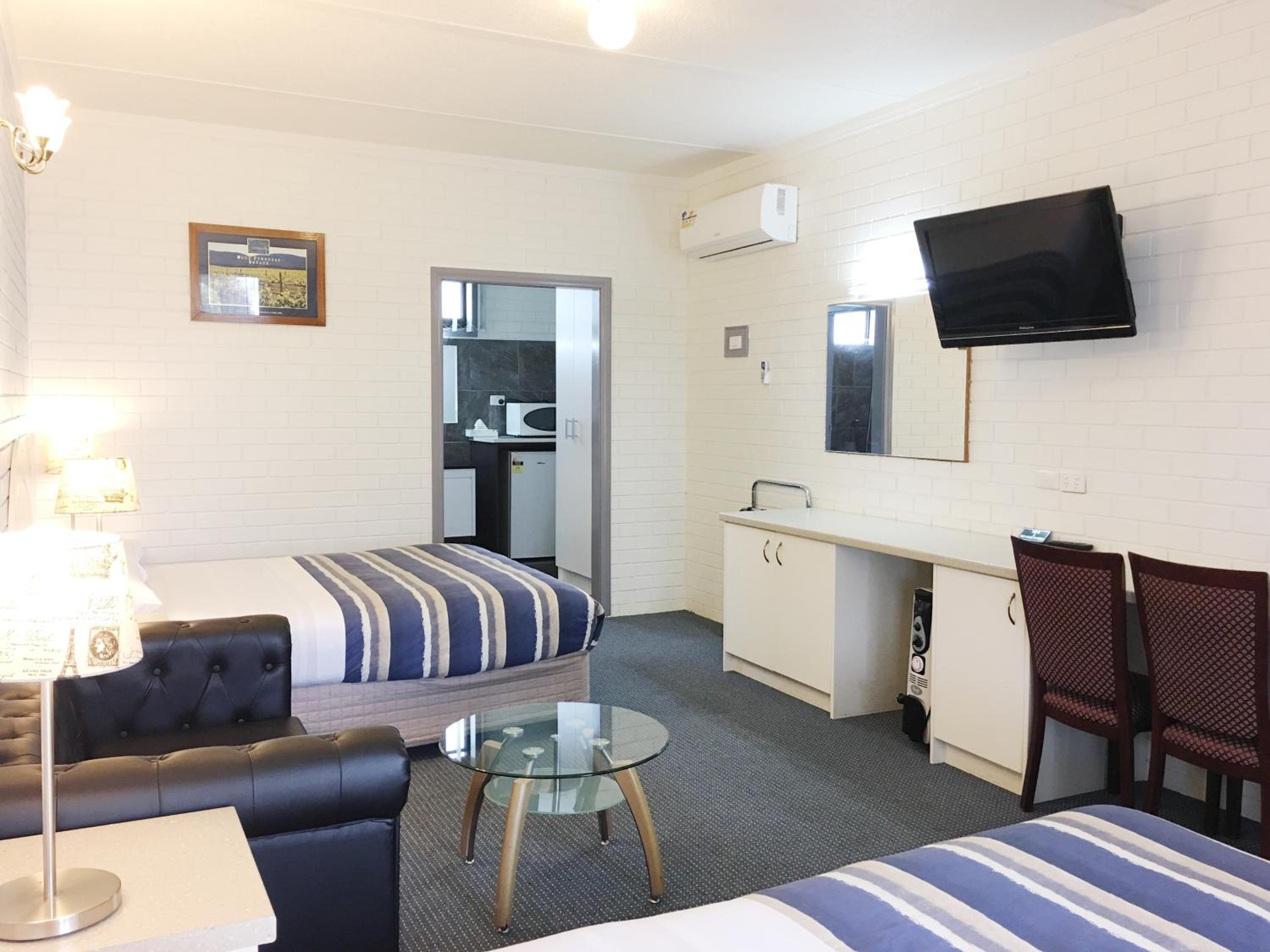 Executive Twin Room - Photo 3