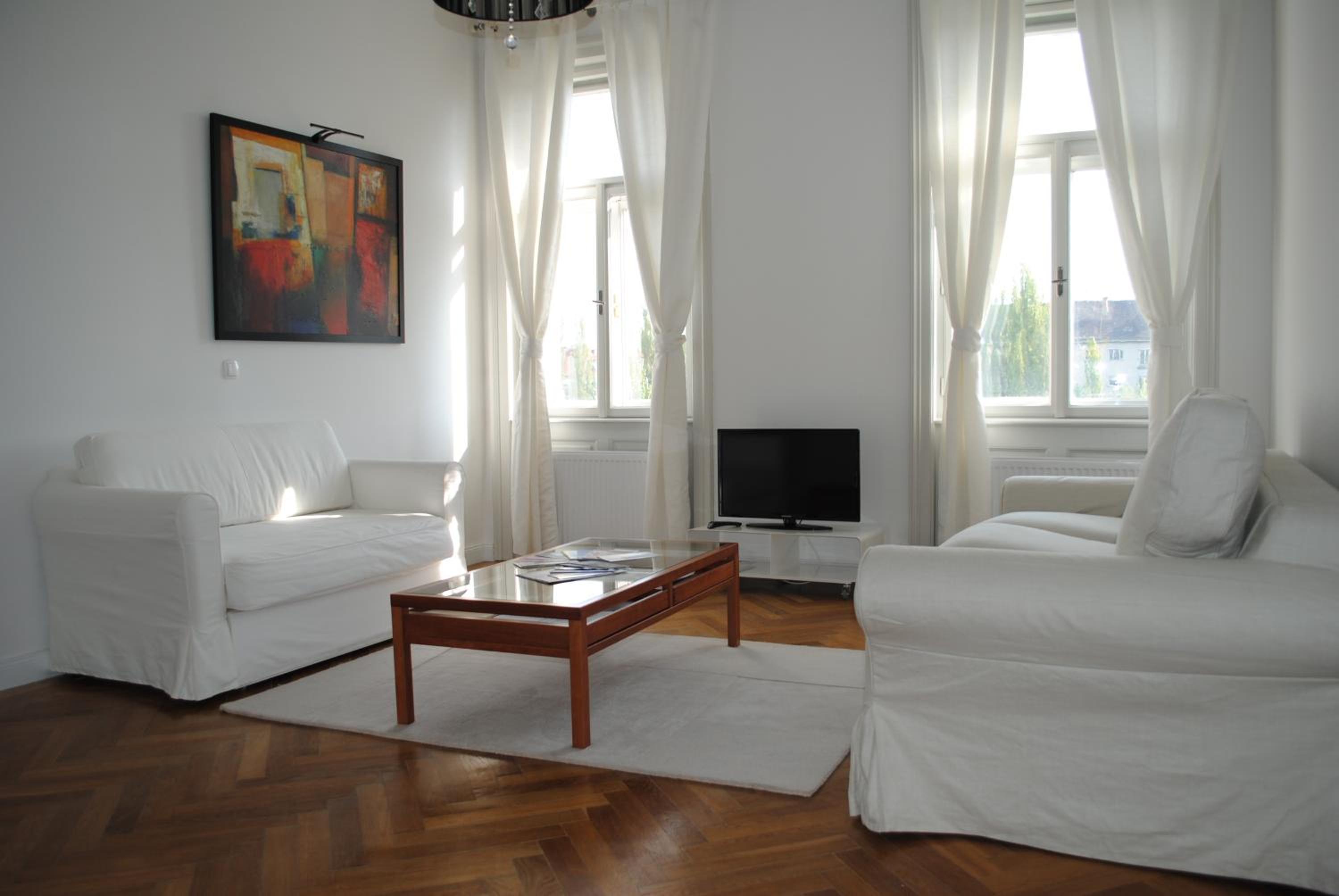 Large One-Bedroom Apartment Top 17