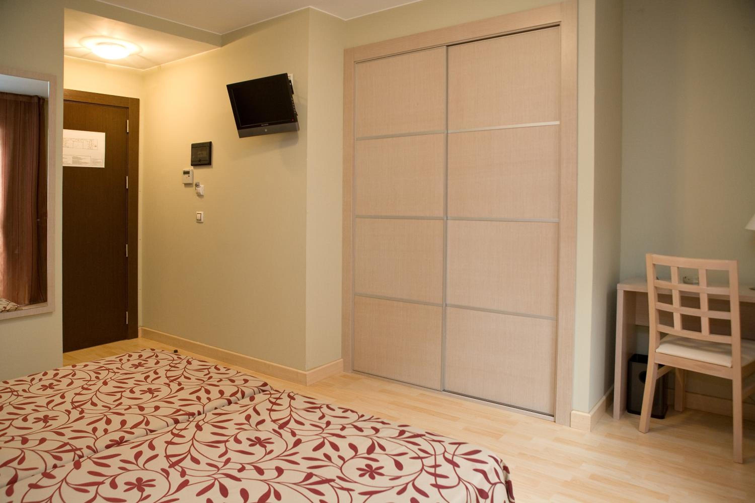 Double or Twin Room - Photo 10