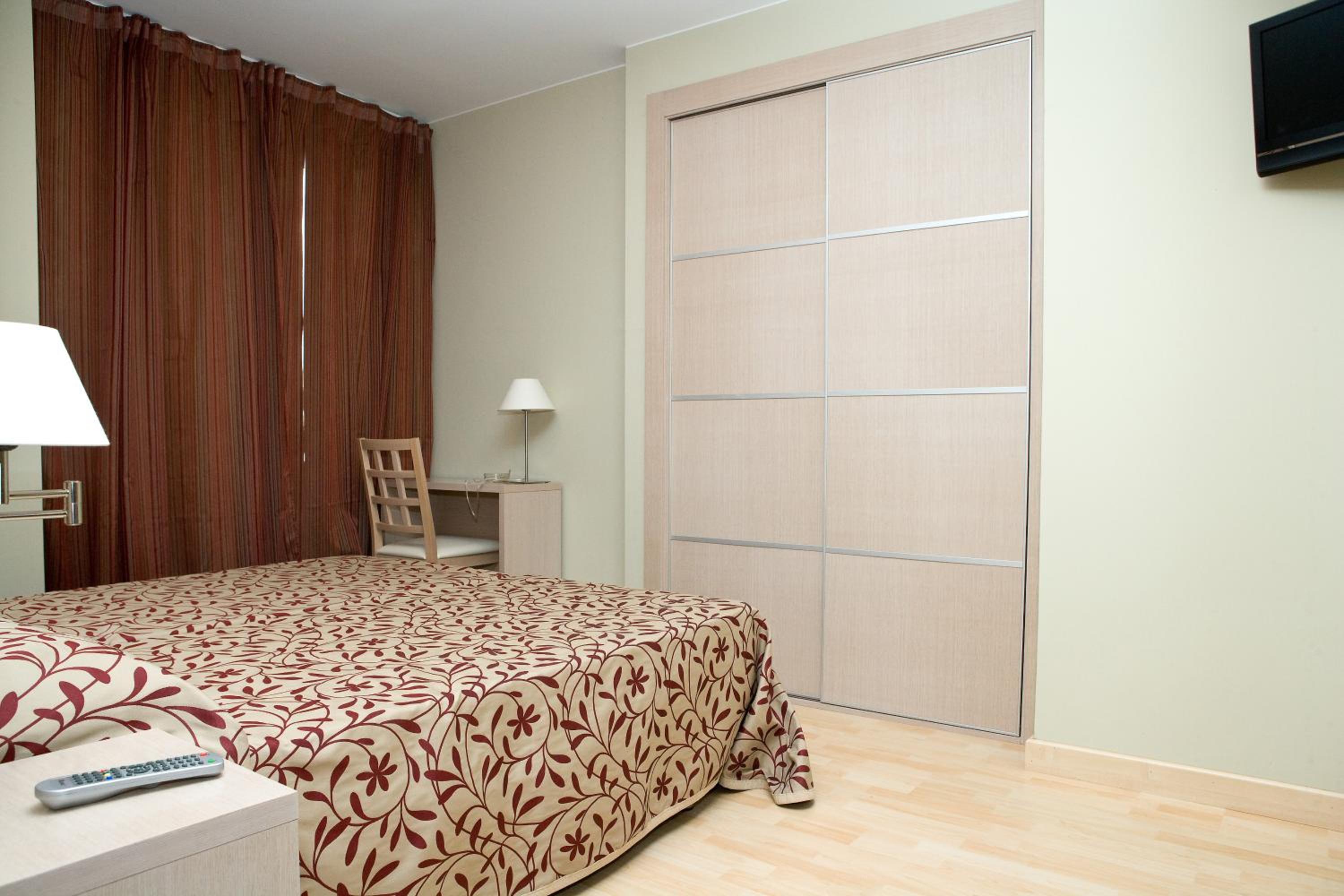 Double or Twin Room - Photo 7