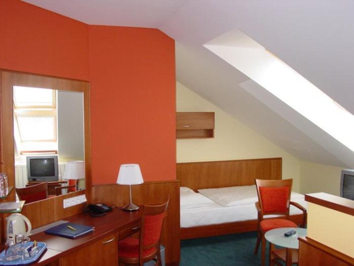 Business Double or Twin Room - Photo 9