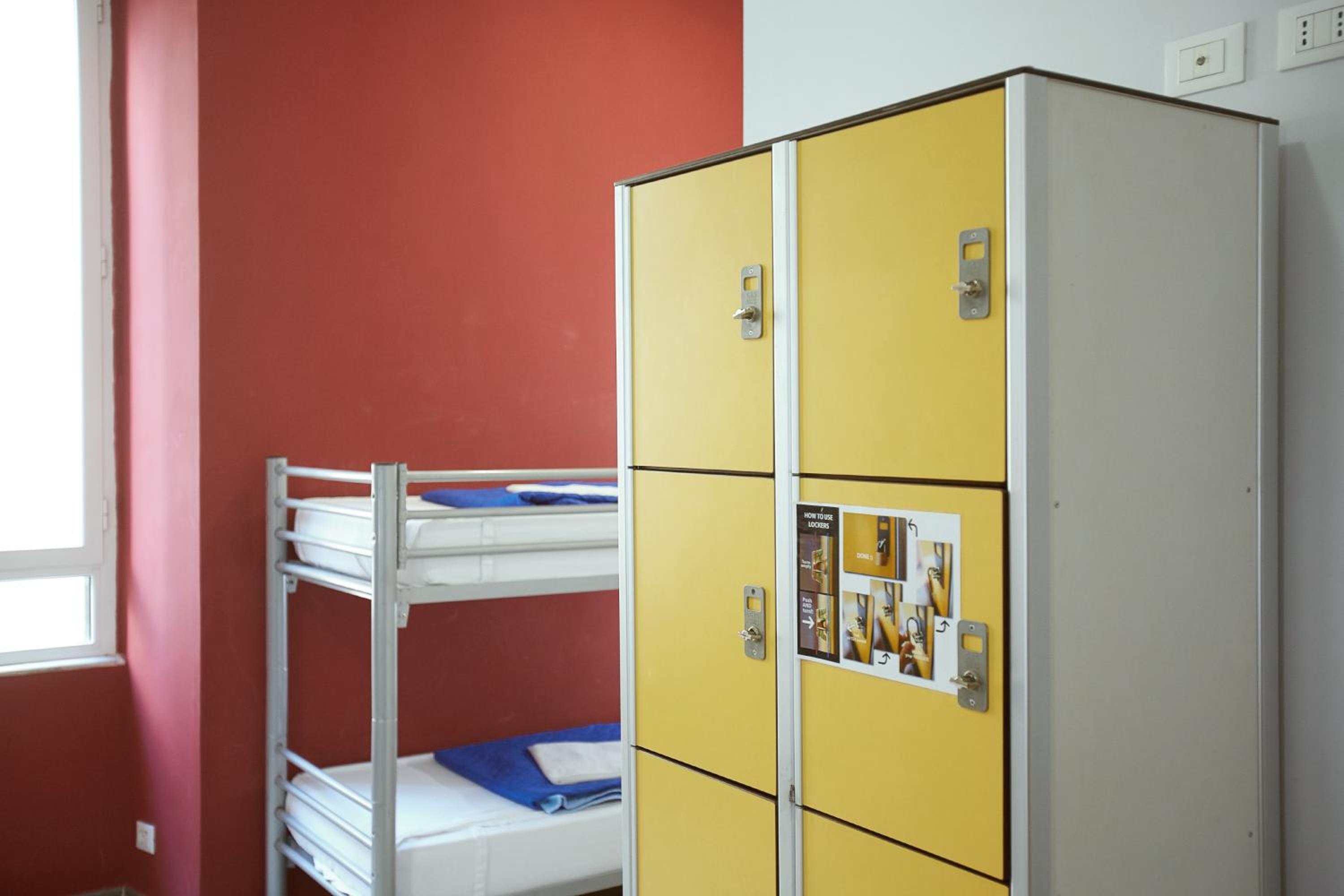 Bed in 6-Bed Female Dormitory Room photo 3