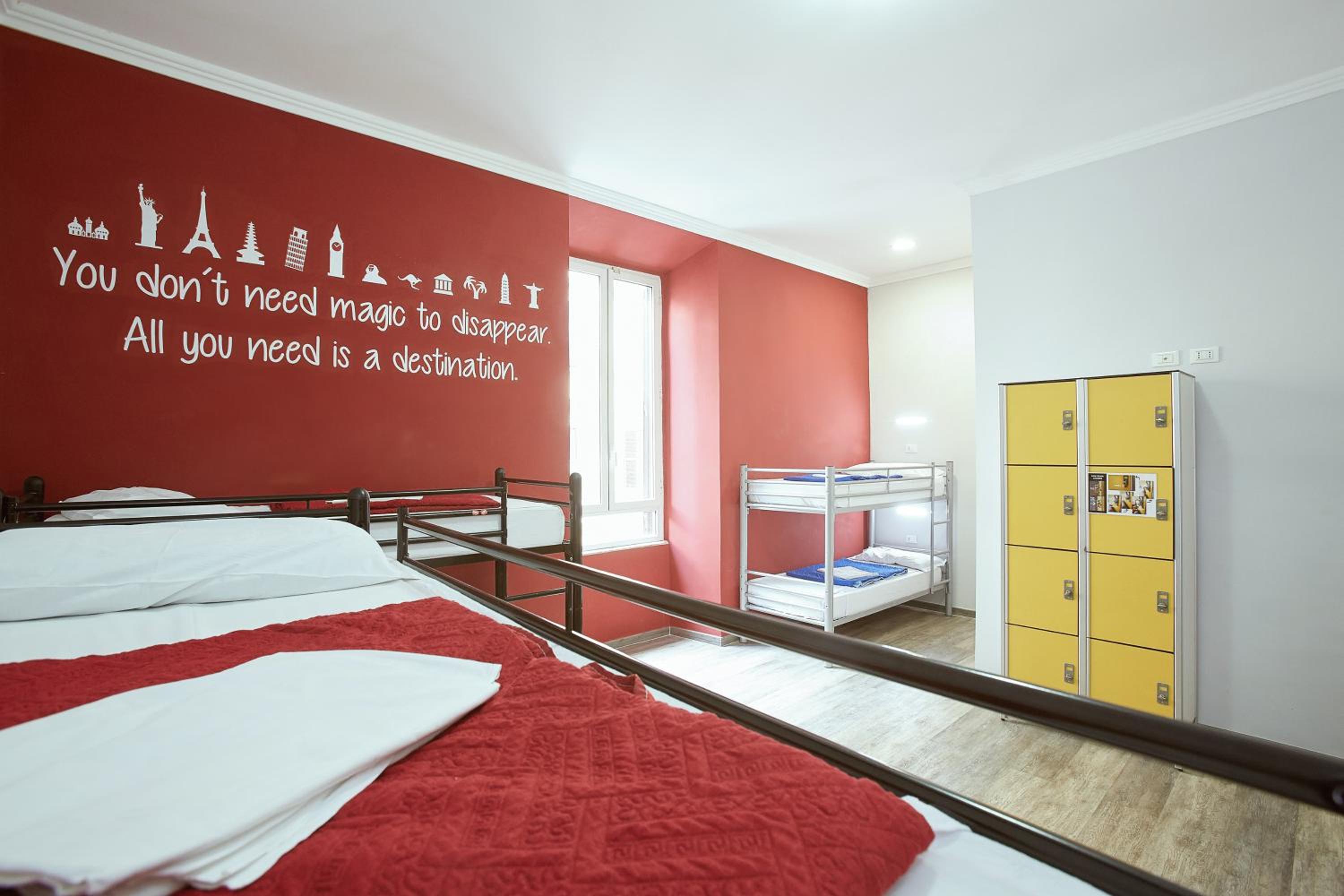 Bed in 8-Bed Mixed Dormitory Room photo 1