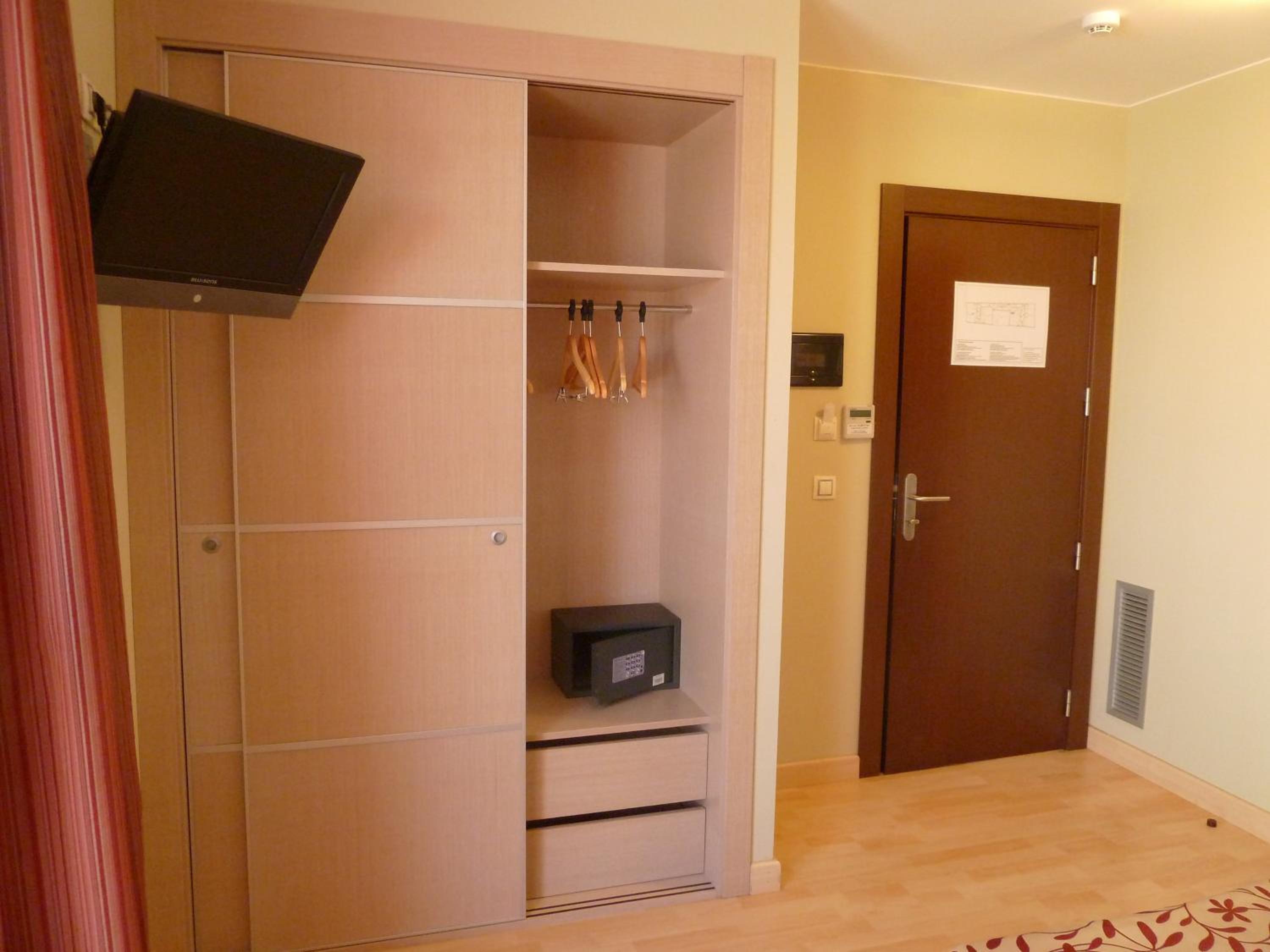 Double or Twin Room - Photo 2