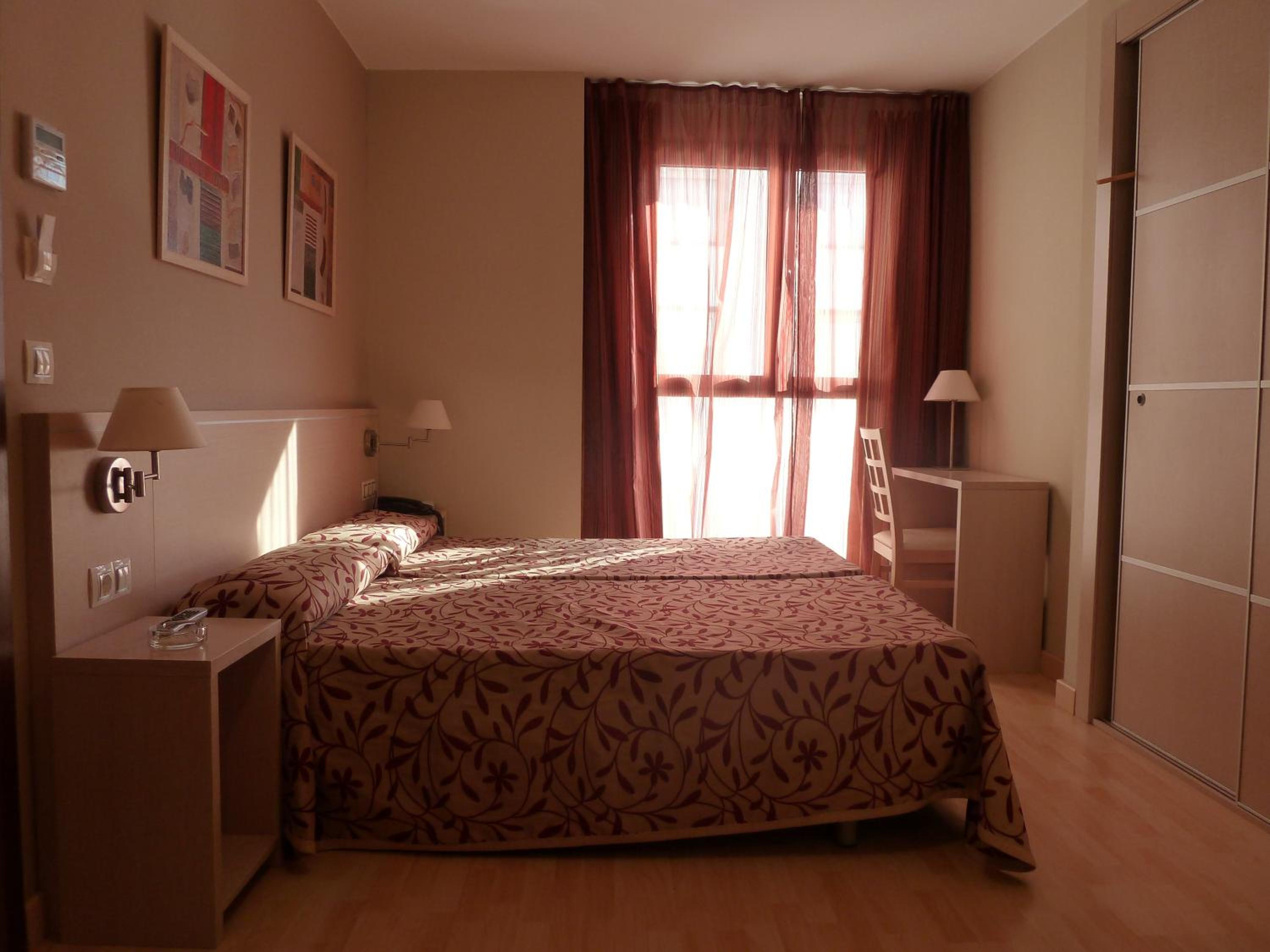 Double or Twin Room - Photo 4