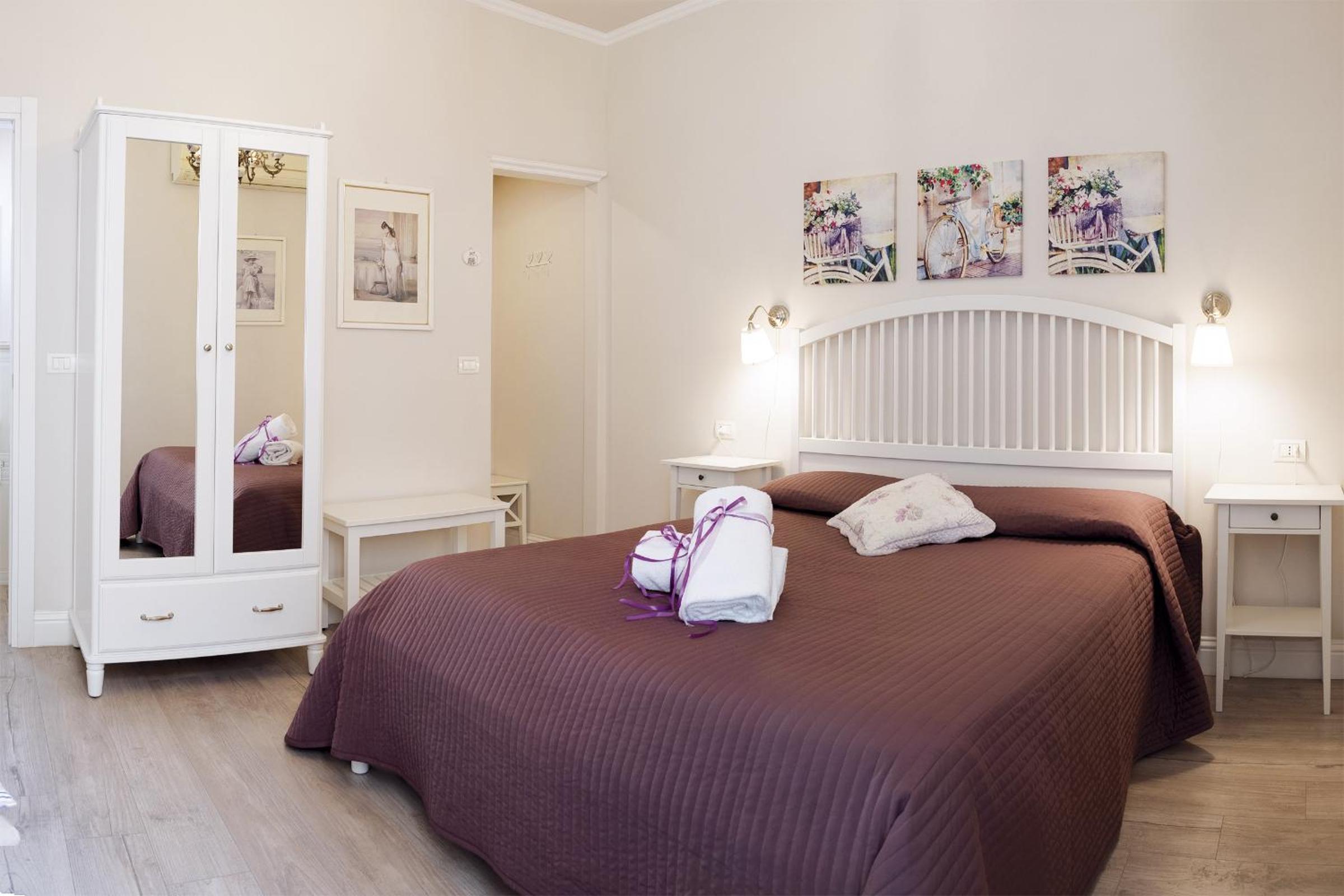 Double Room with Private Bathroom photo 2