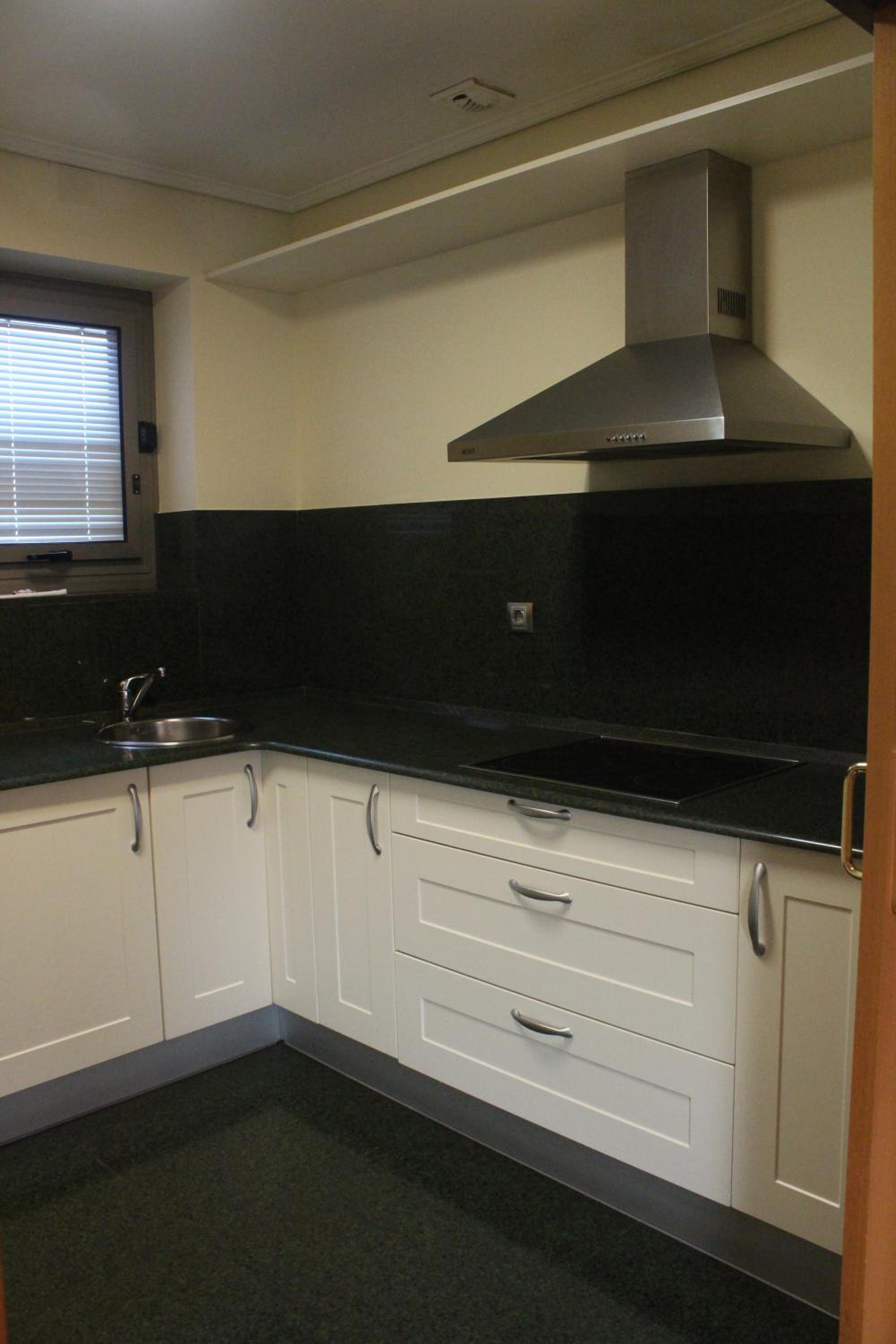 One-Bedroom Apartment - Photo 8