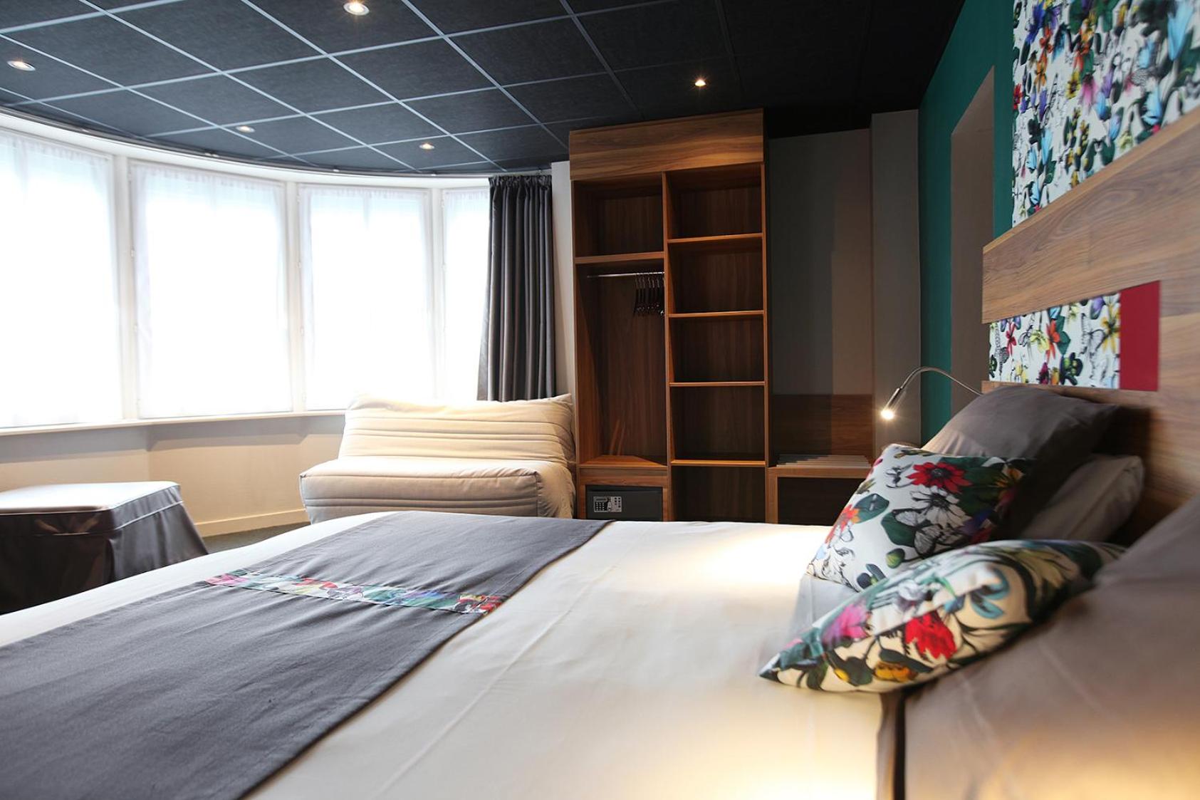 Junior Queen Suite photo 3