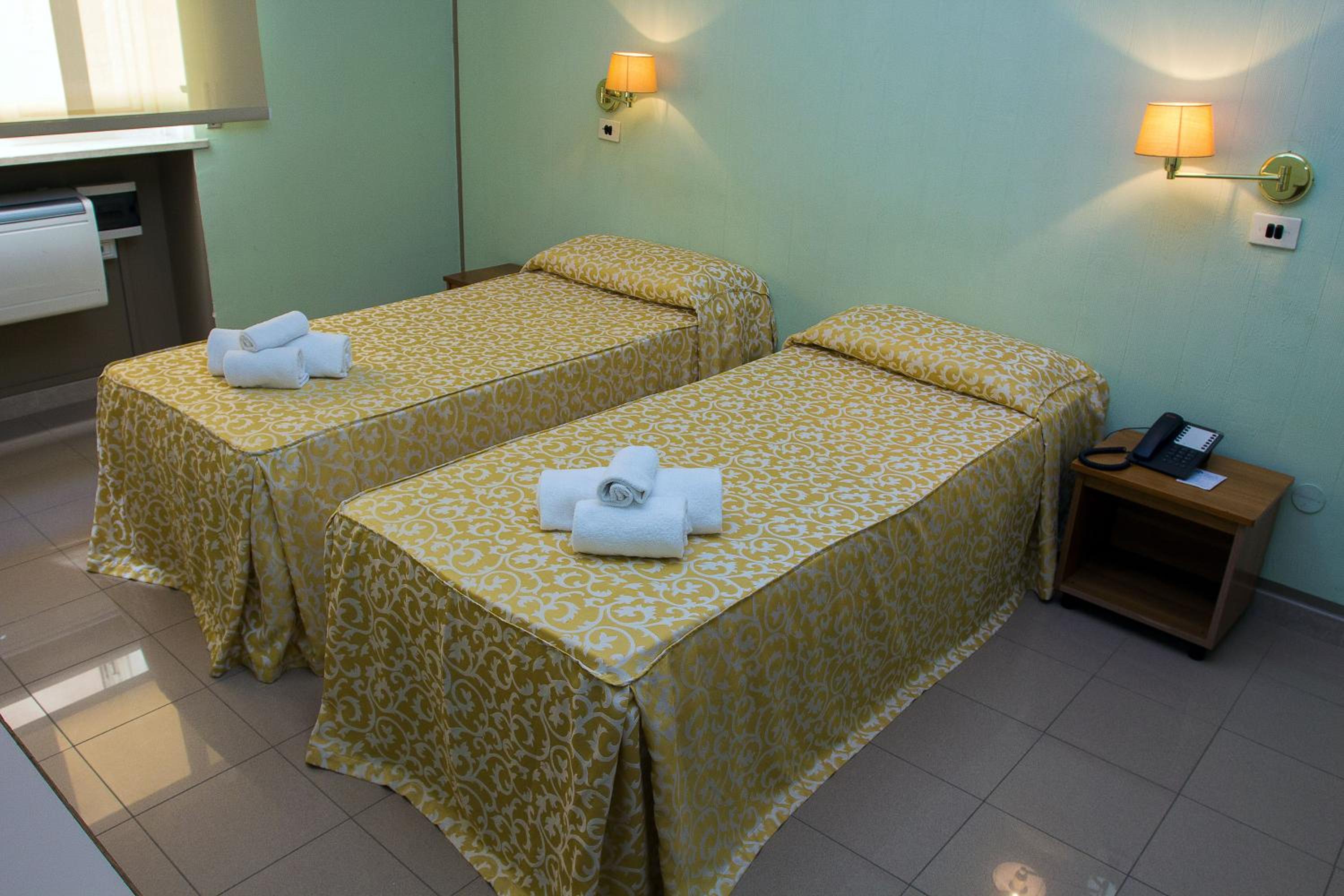 Double or Twin Room - Photo 8