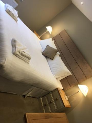 Three-Bedroom Apartment - Photo 10