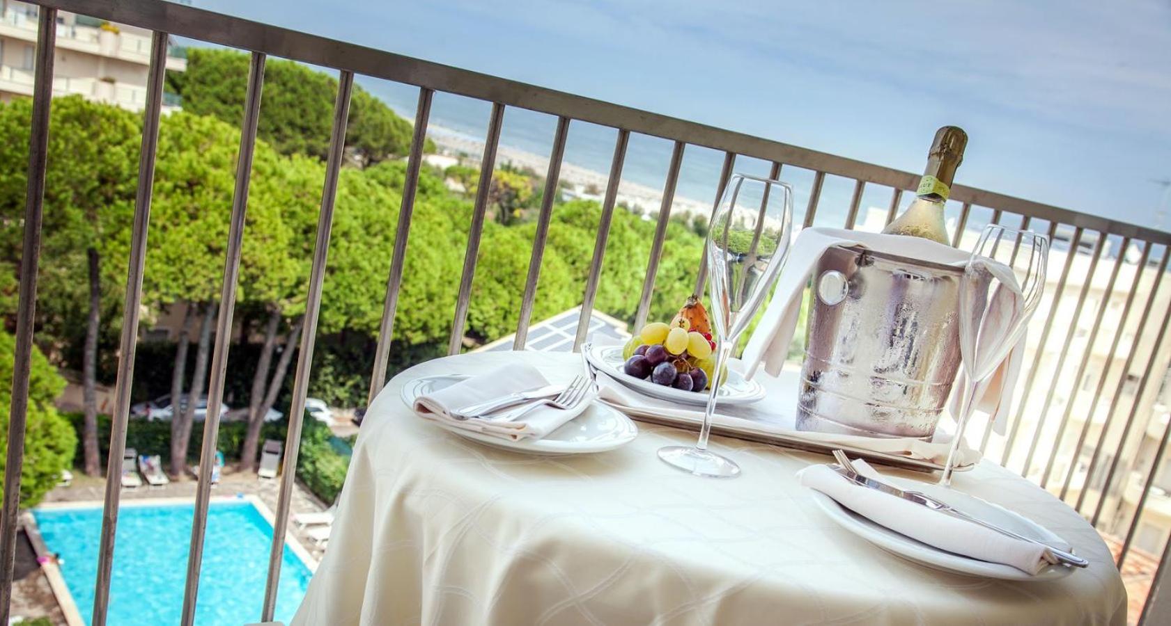 Superior Double or Twin Room with Sea View - Photo 4