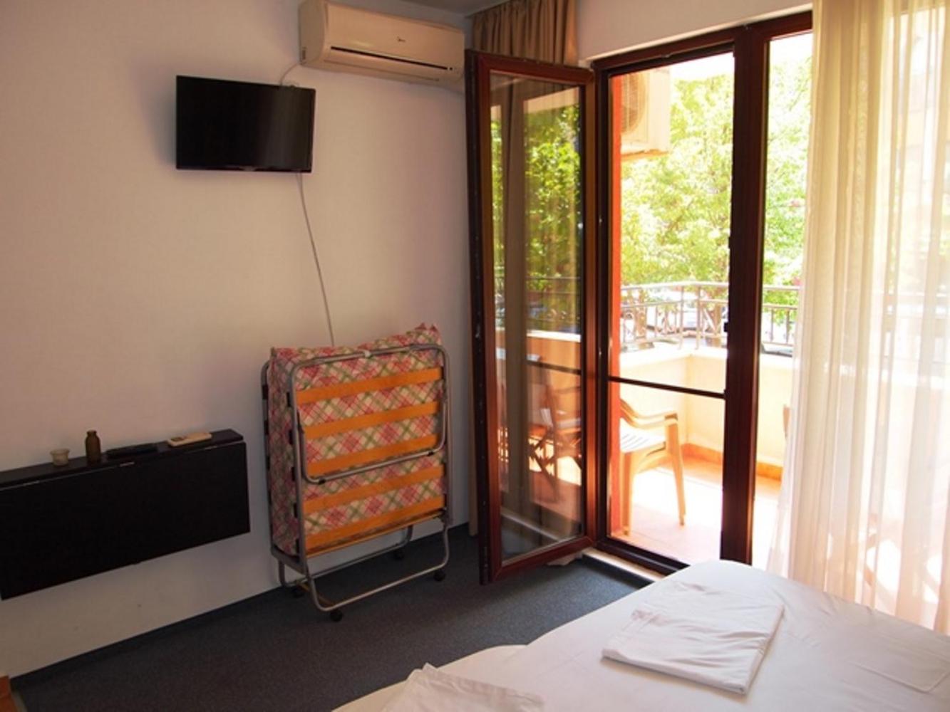 Apartment with Balcony photo 2