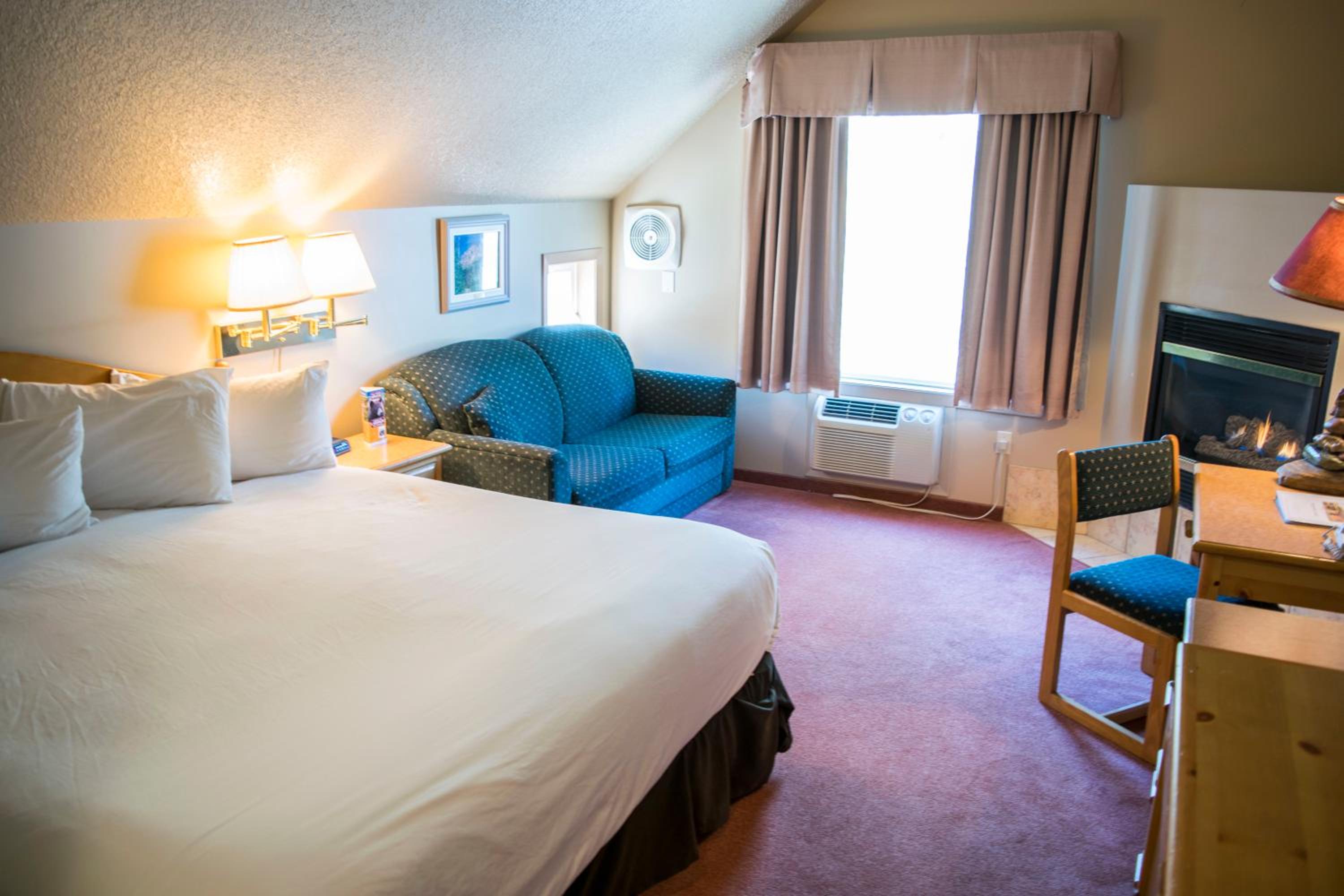 Deluxe King Room - Photo 21