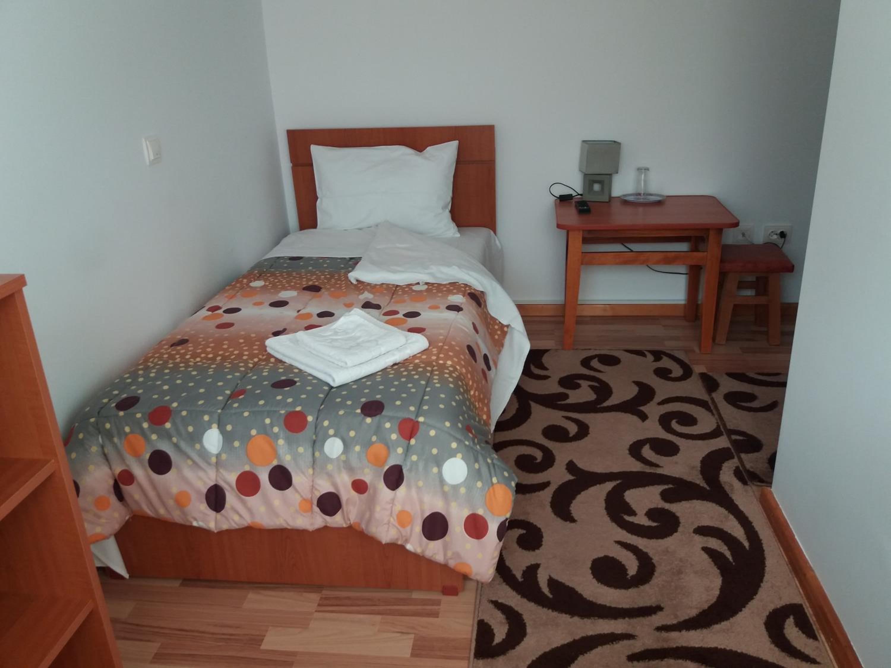 Single Room with Bathroom photo 2