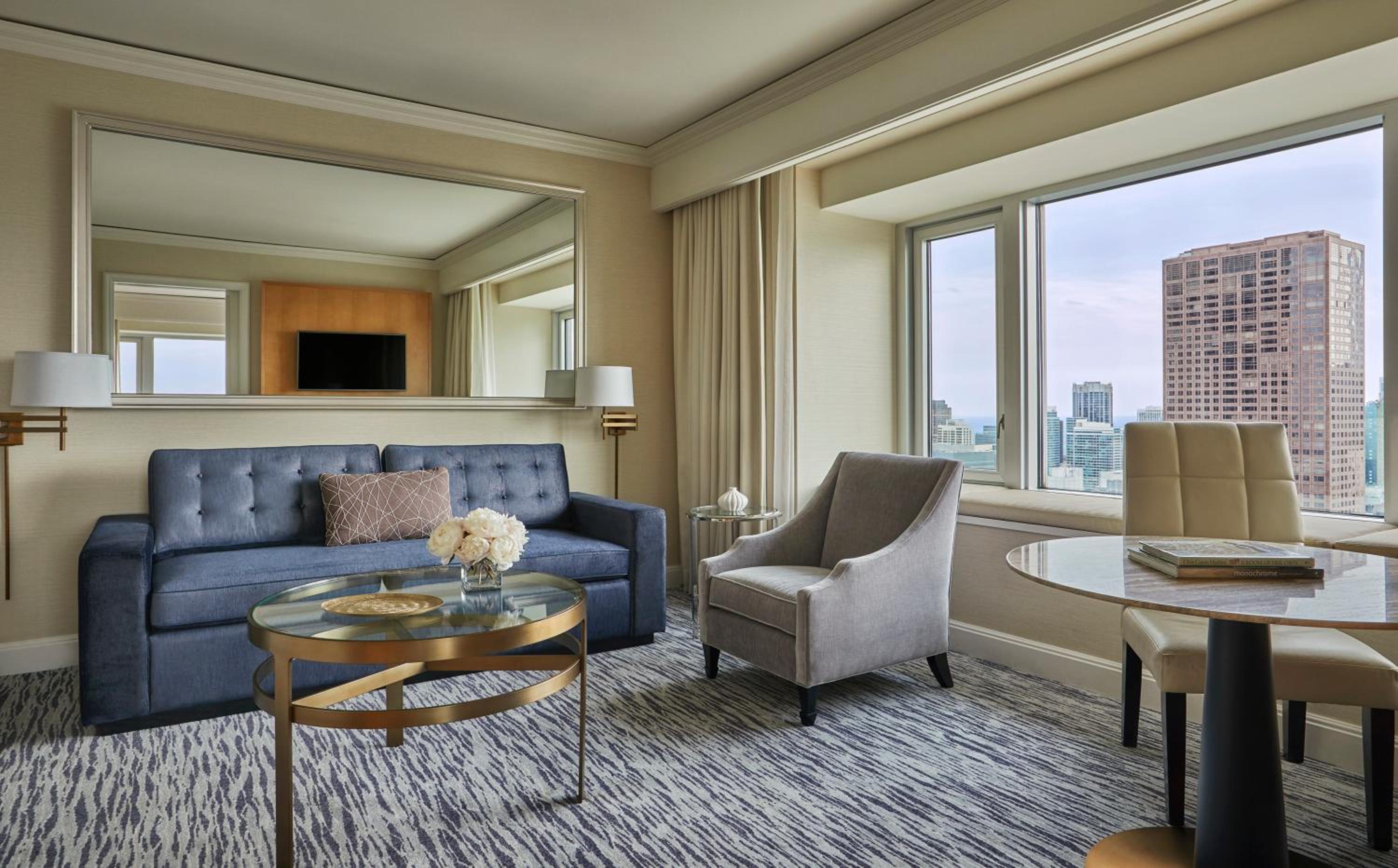 Executive King Suite with City View - Photo 5