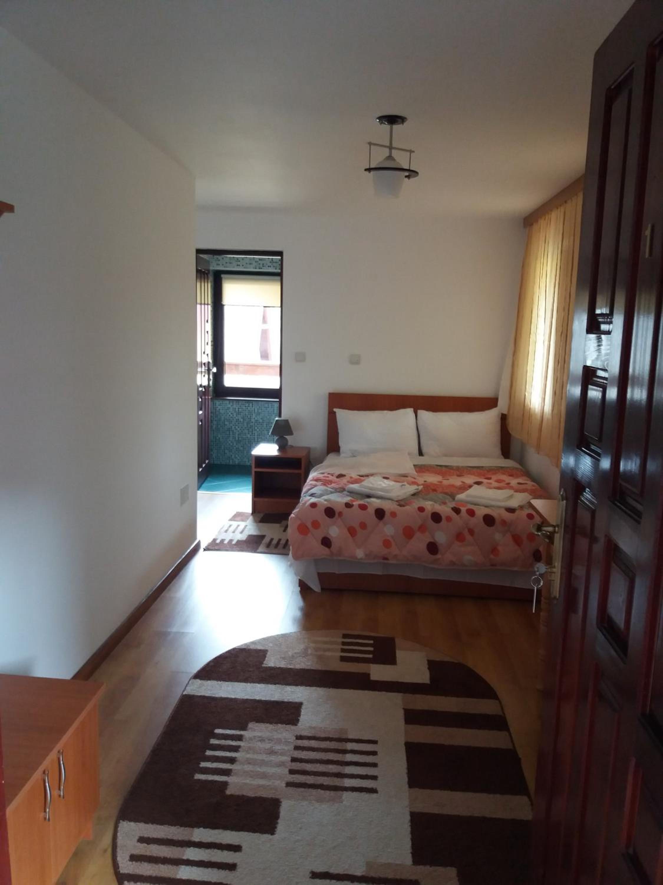 Large Double Room photo 1