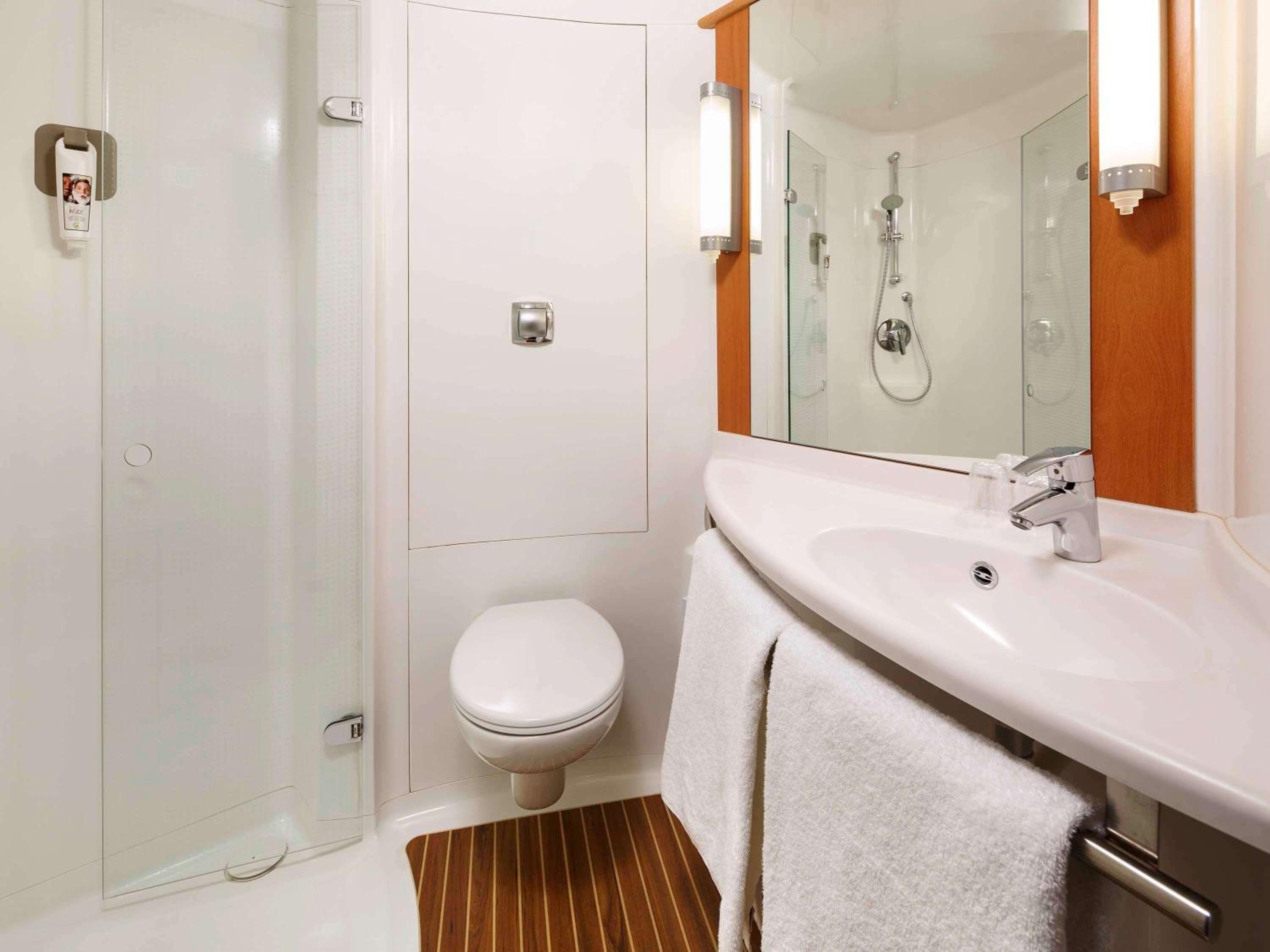 Standard Double Room - Photo 7