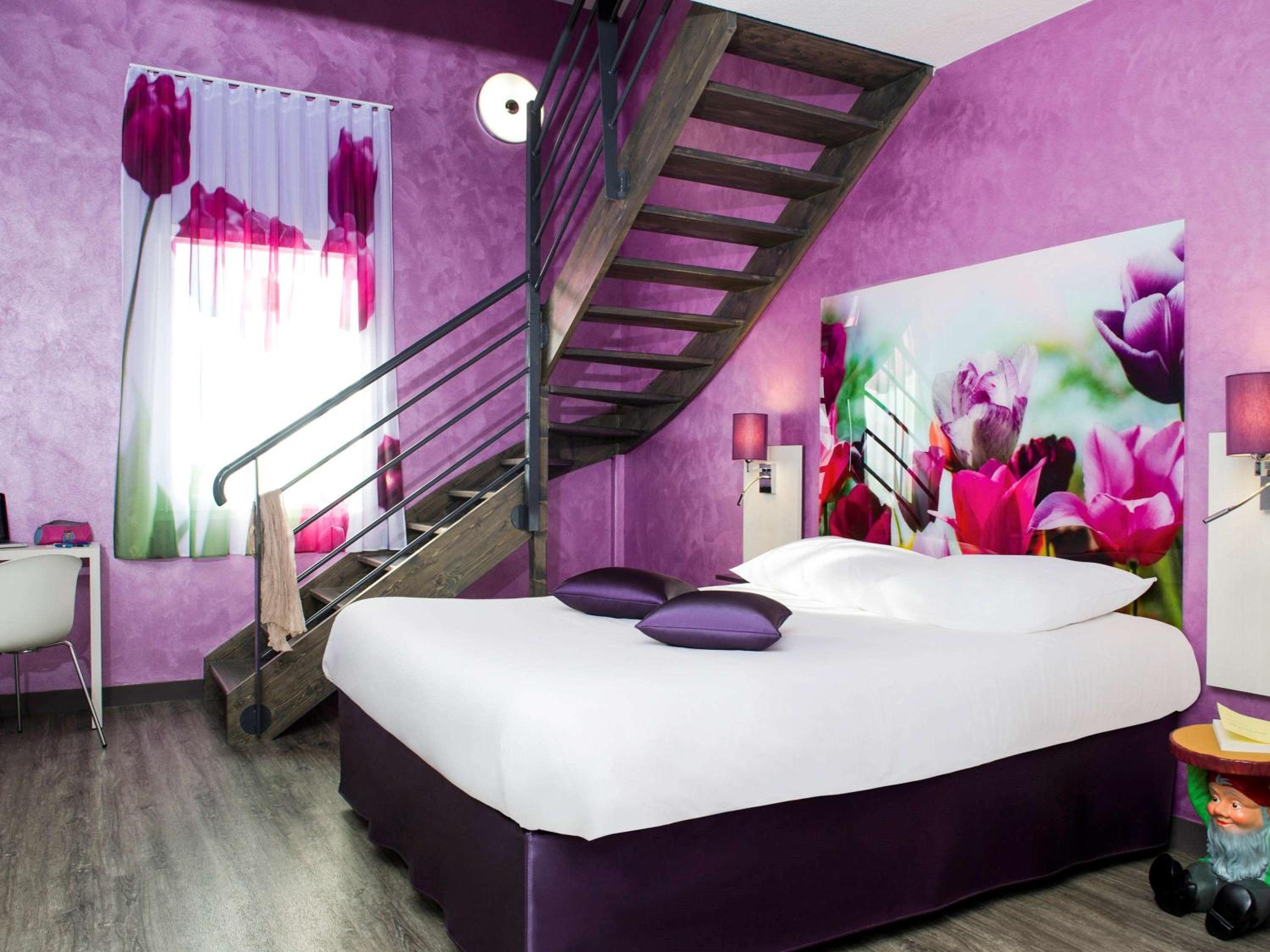Standard Family Suite with One Double Bed and Twin Beds photo 2