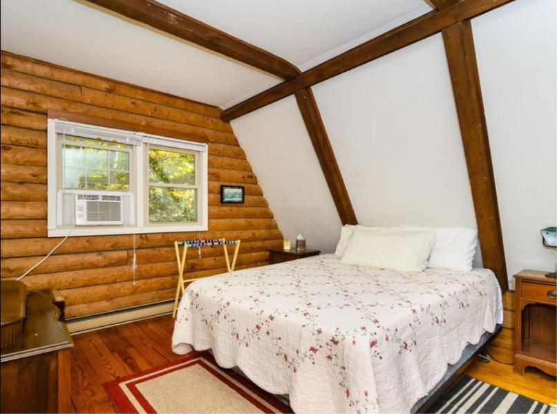 Three-Bedroom Cabin photo 1