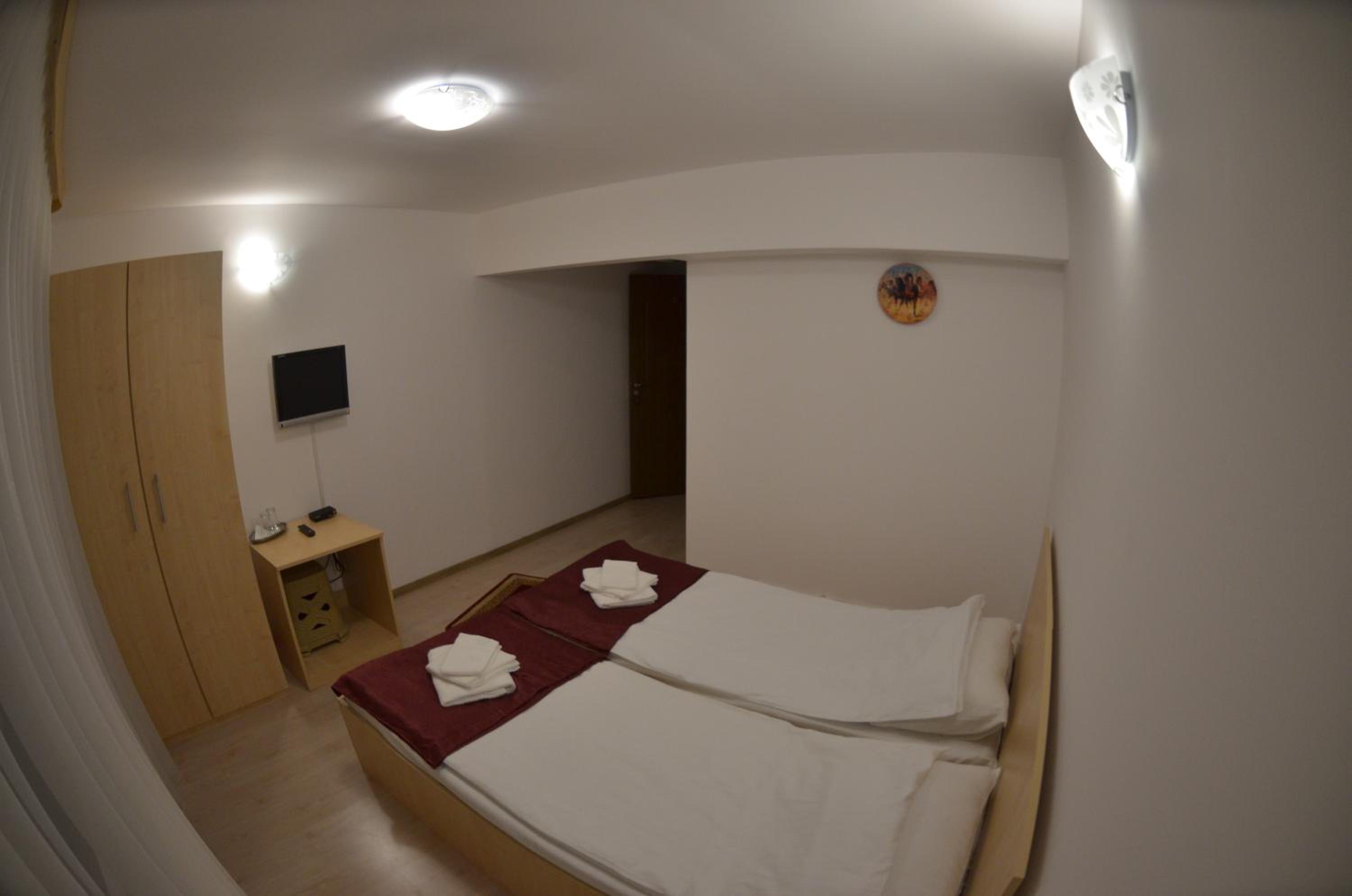 Budget Double Room photo 3