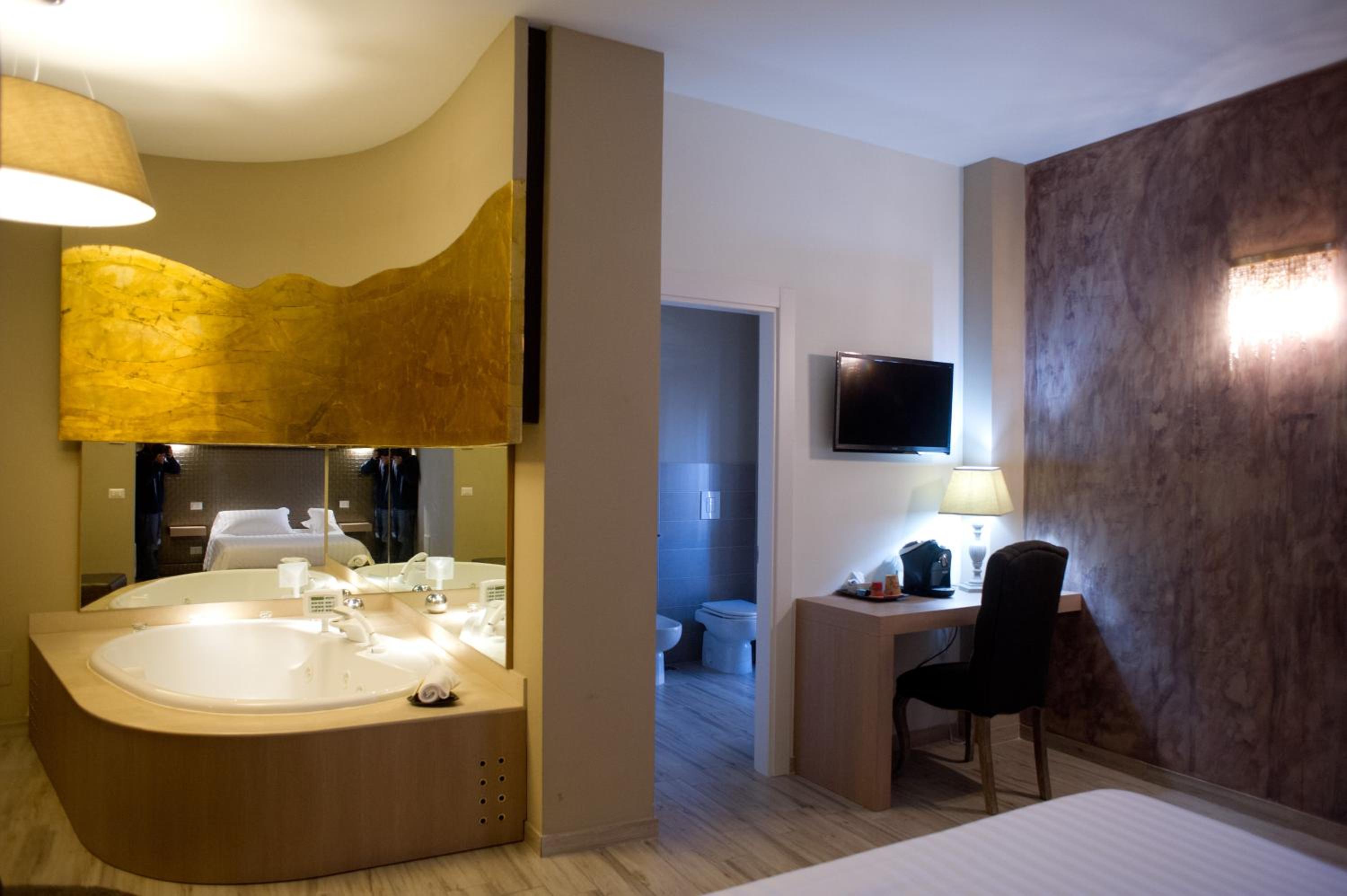Double Room with Hot Tub photo 2