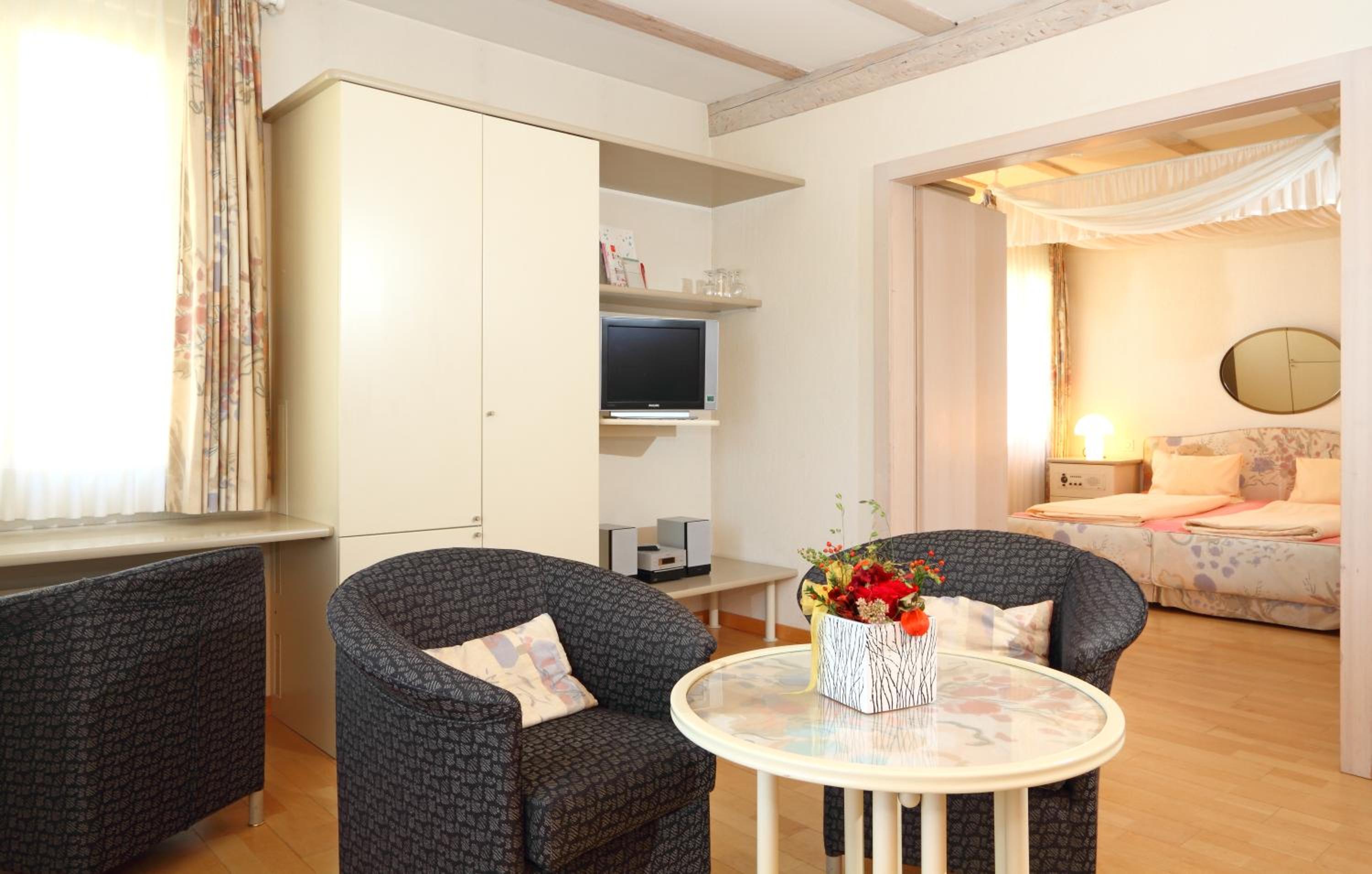 Large Double Room - Photo 8