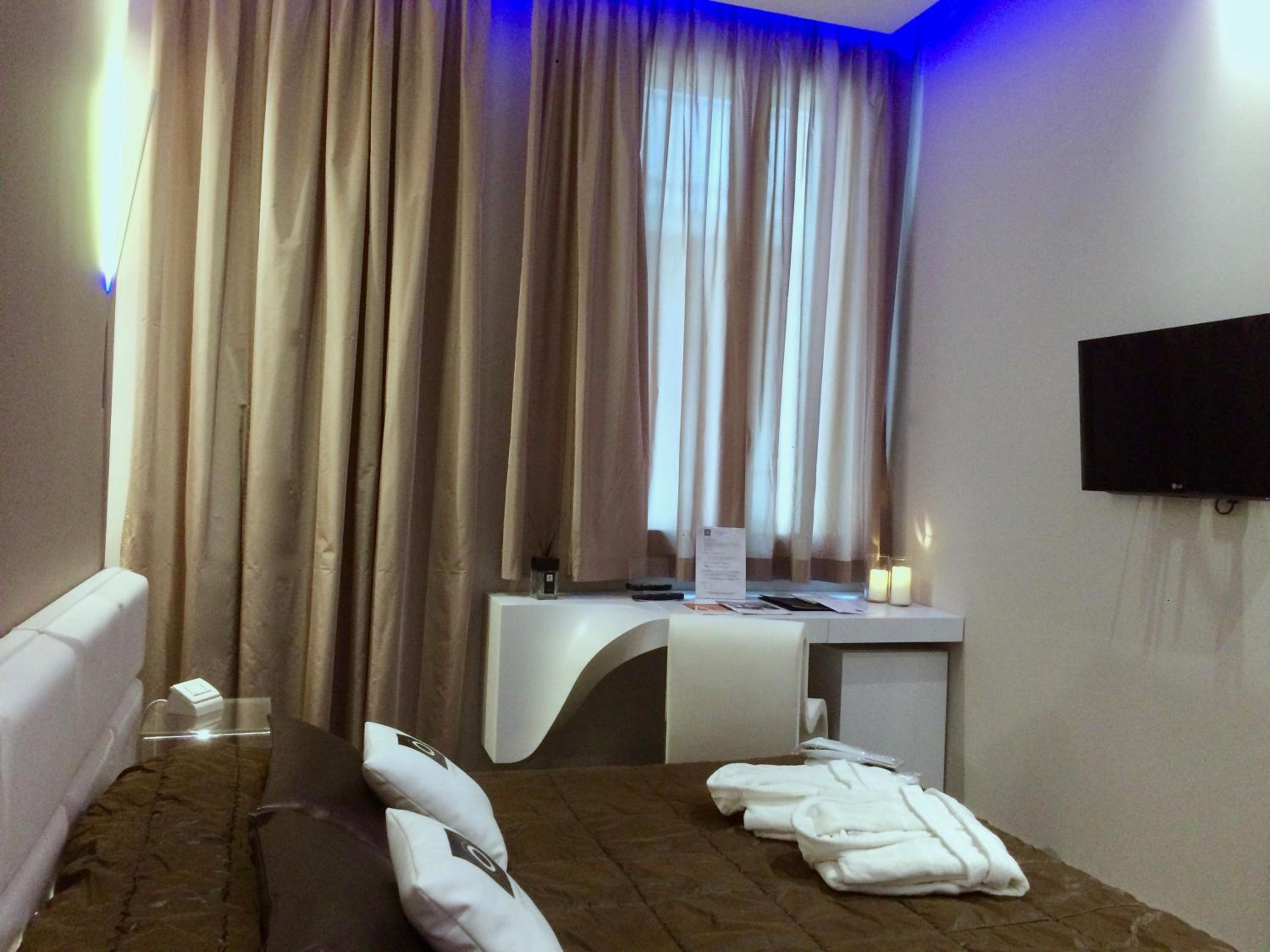 Standard Double Room - Photo 1