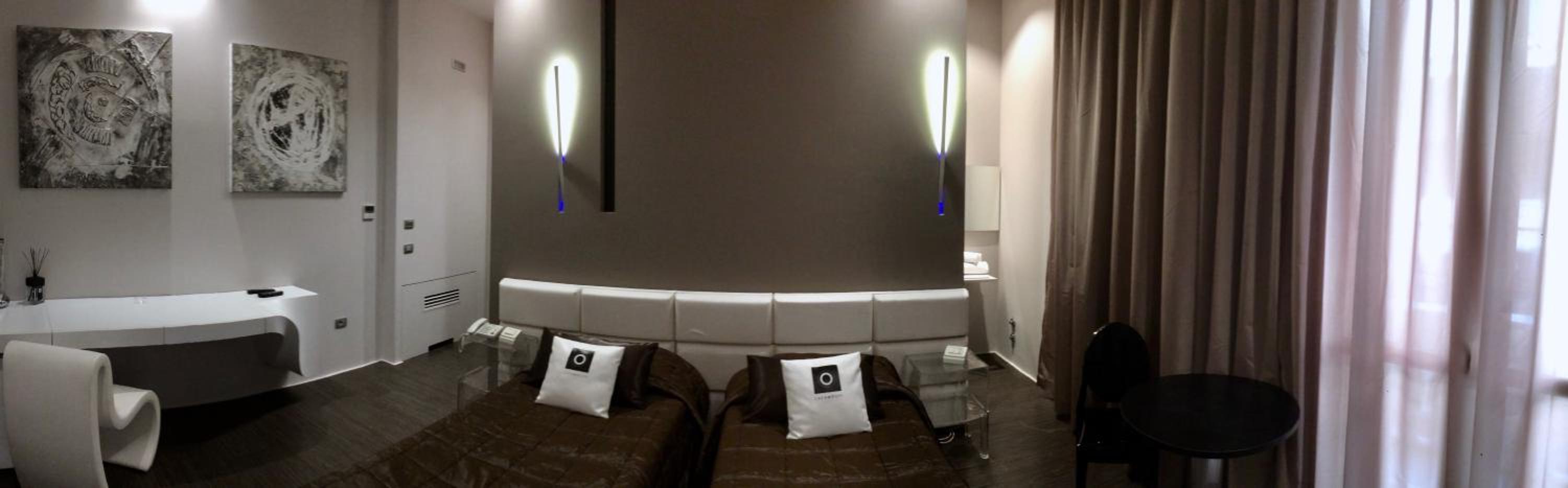 Deluxe Double Room with Balcony - Photo 19