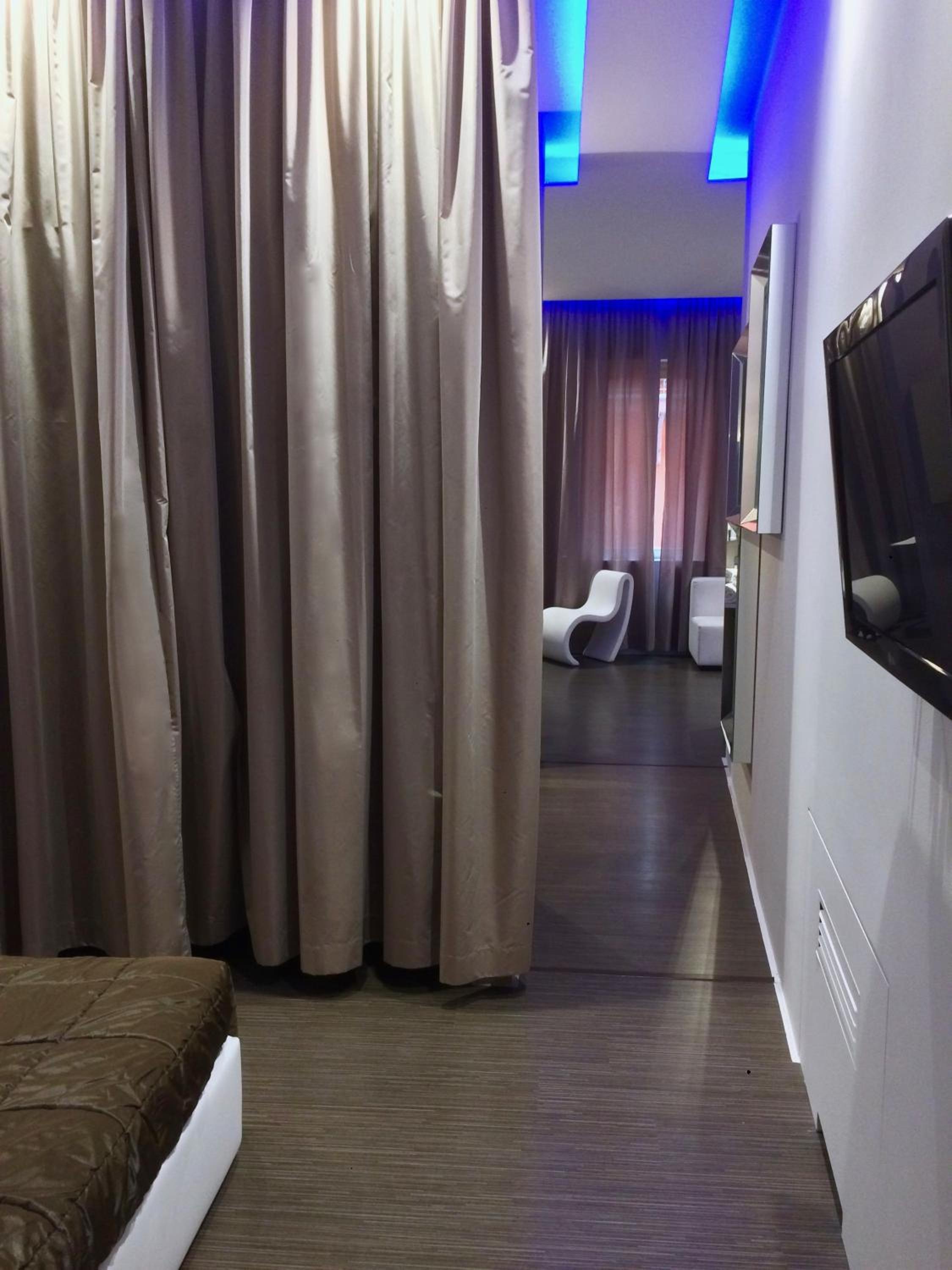 Deluxe King Suite
