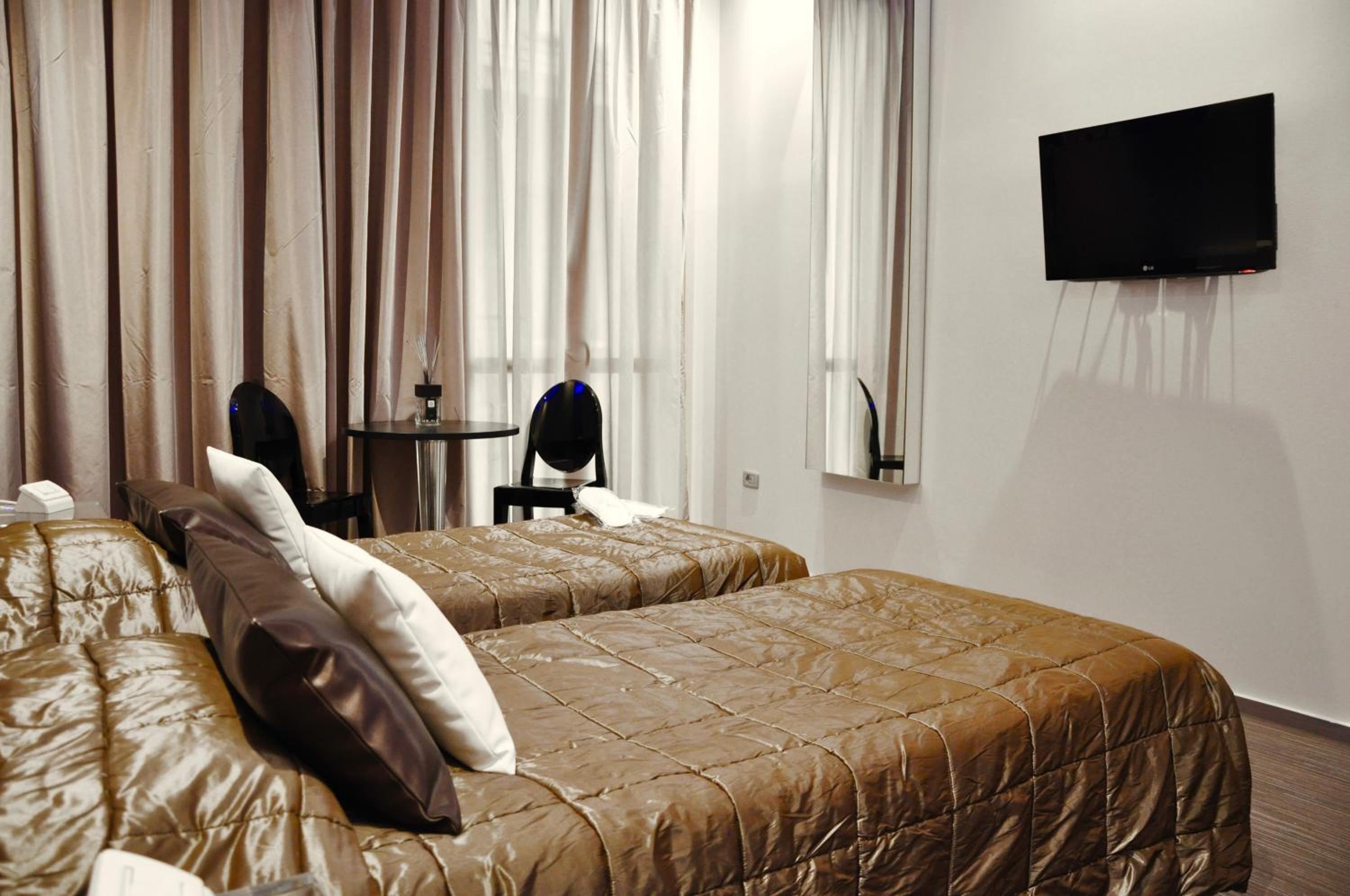Deluxe Double Room with Balcony - Photo 29