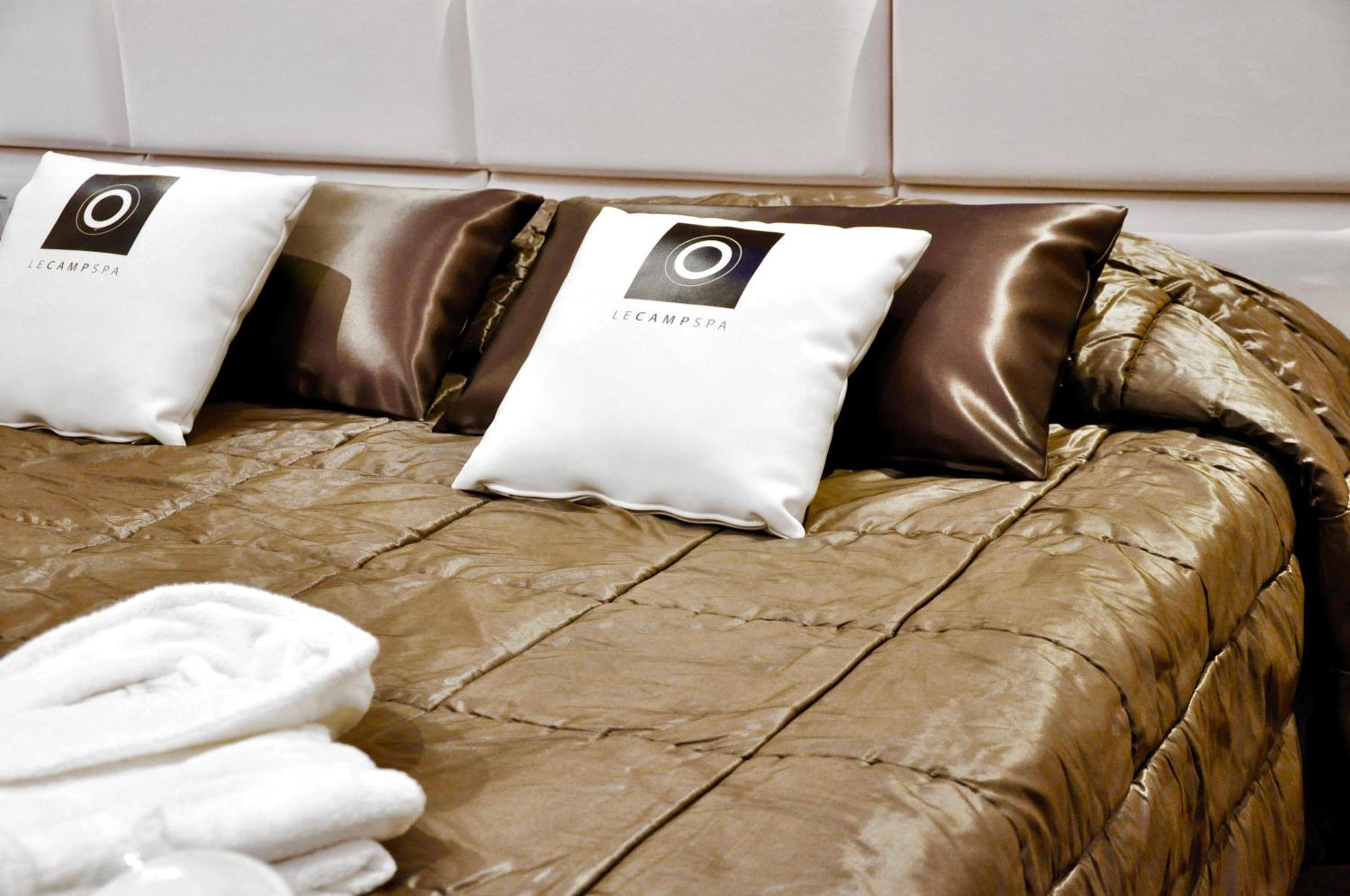 Superior King Room - Photo 17