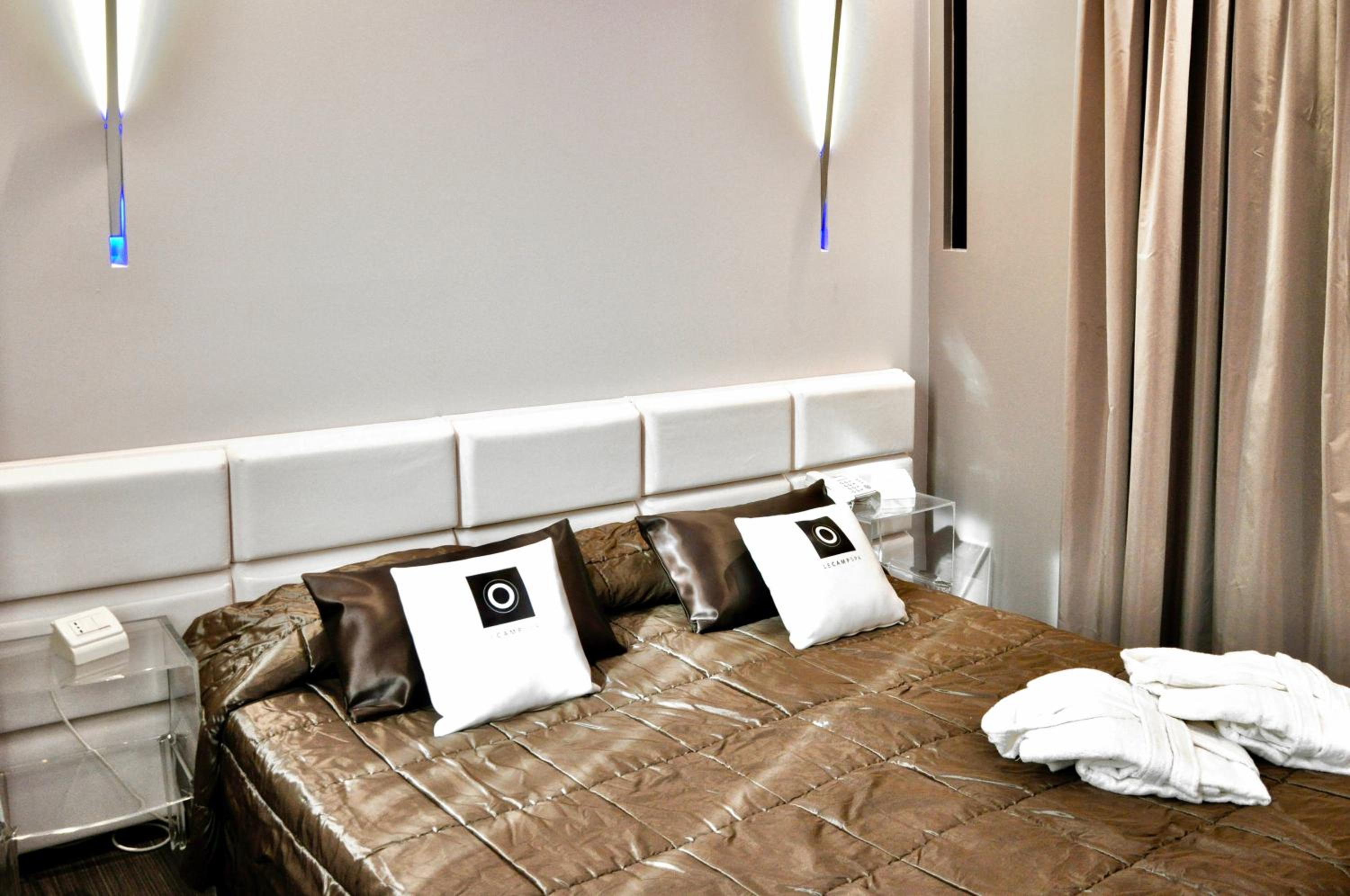 Superior King Room - Photo 2