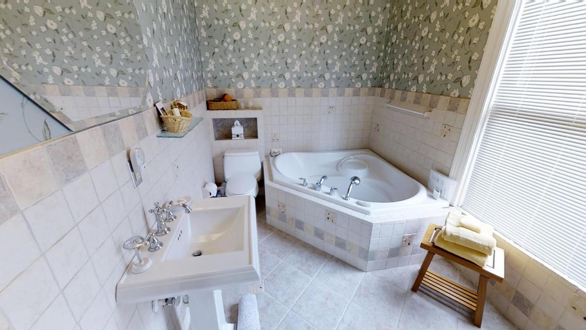 Deluxe King Room photo 2