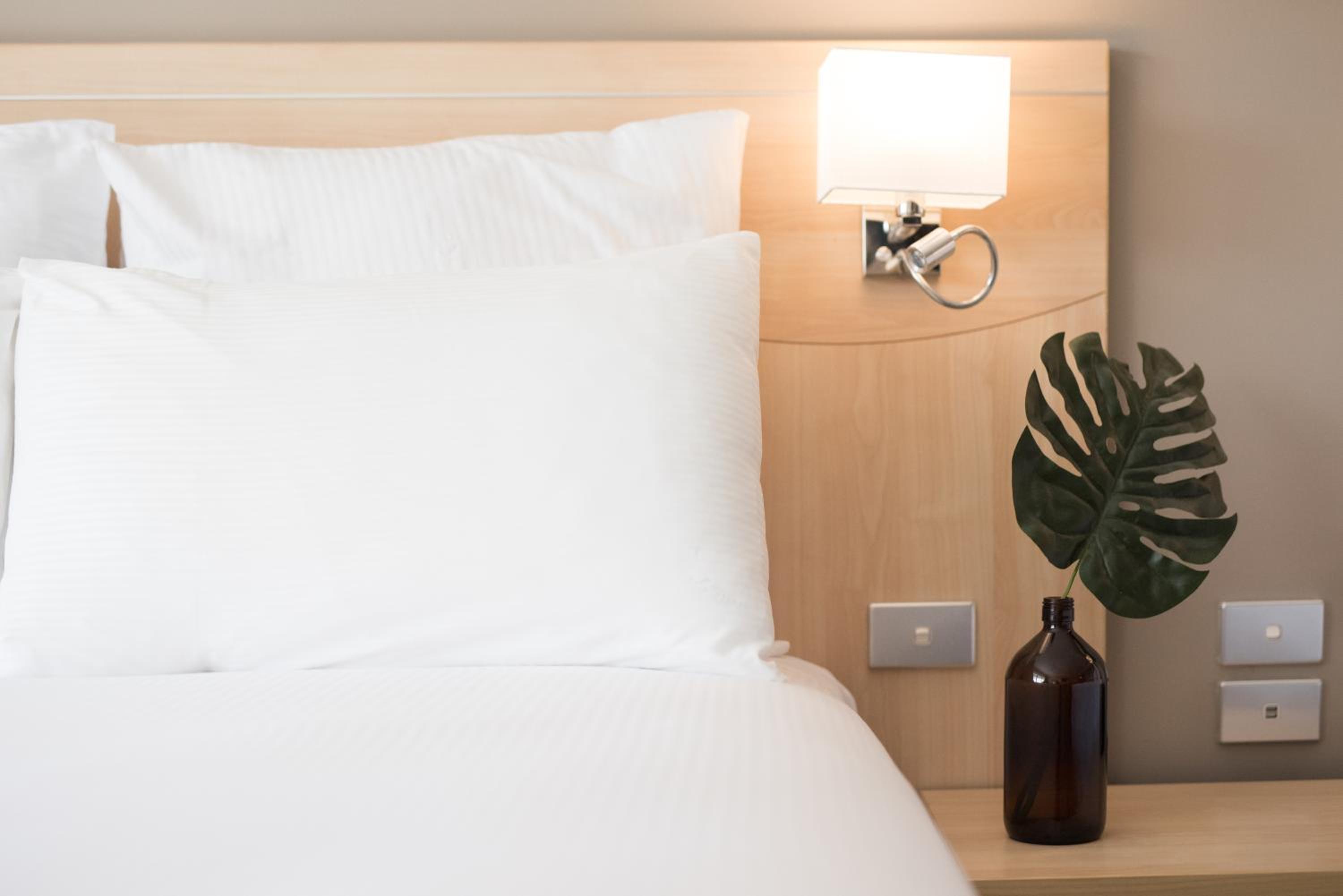 Queen Room with Two Queen Beds and Ocean View photo 2