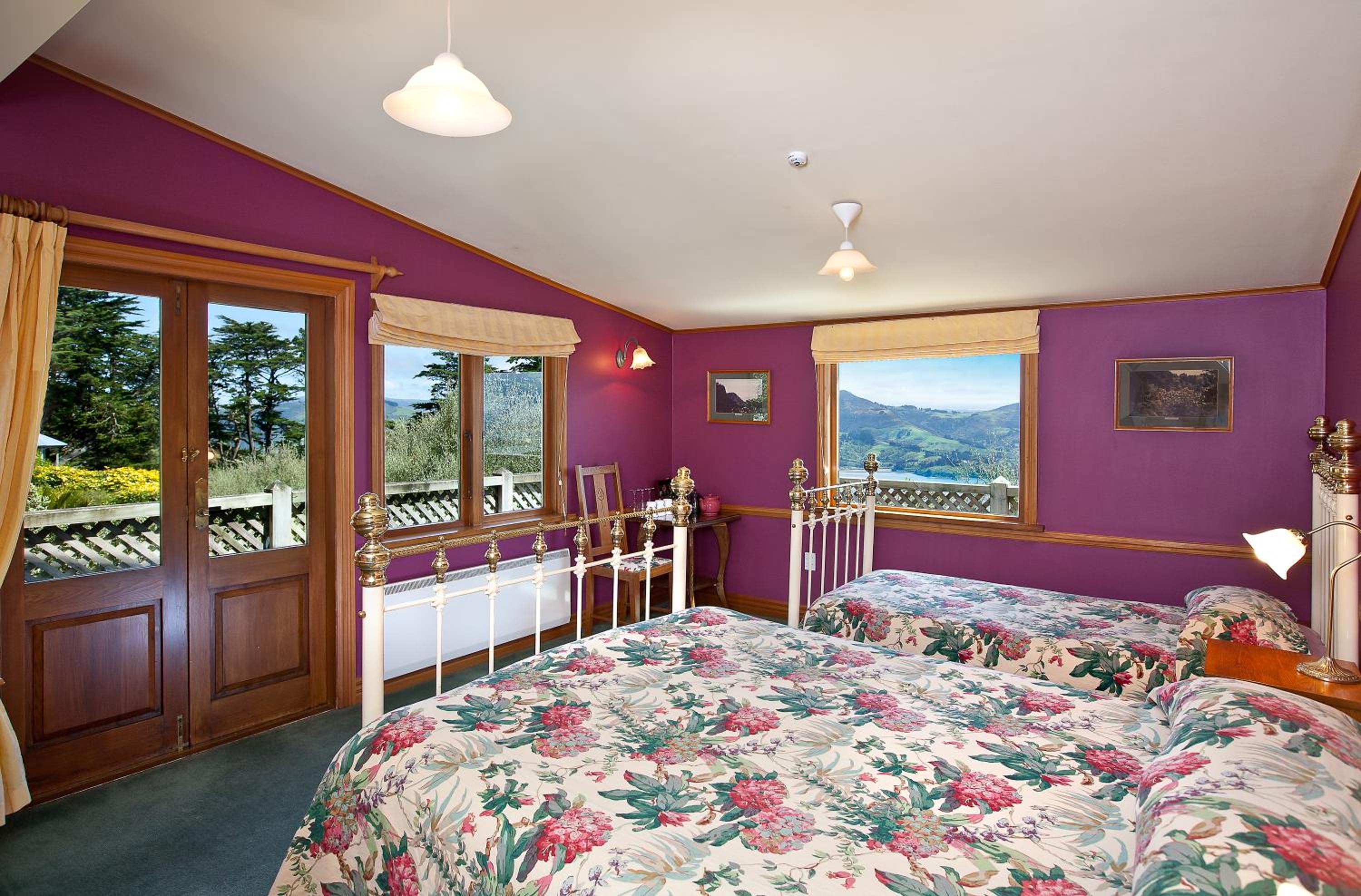 Large Lodge - Queen Room - Photo 3