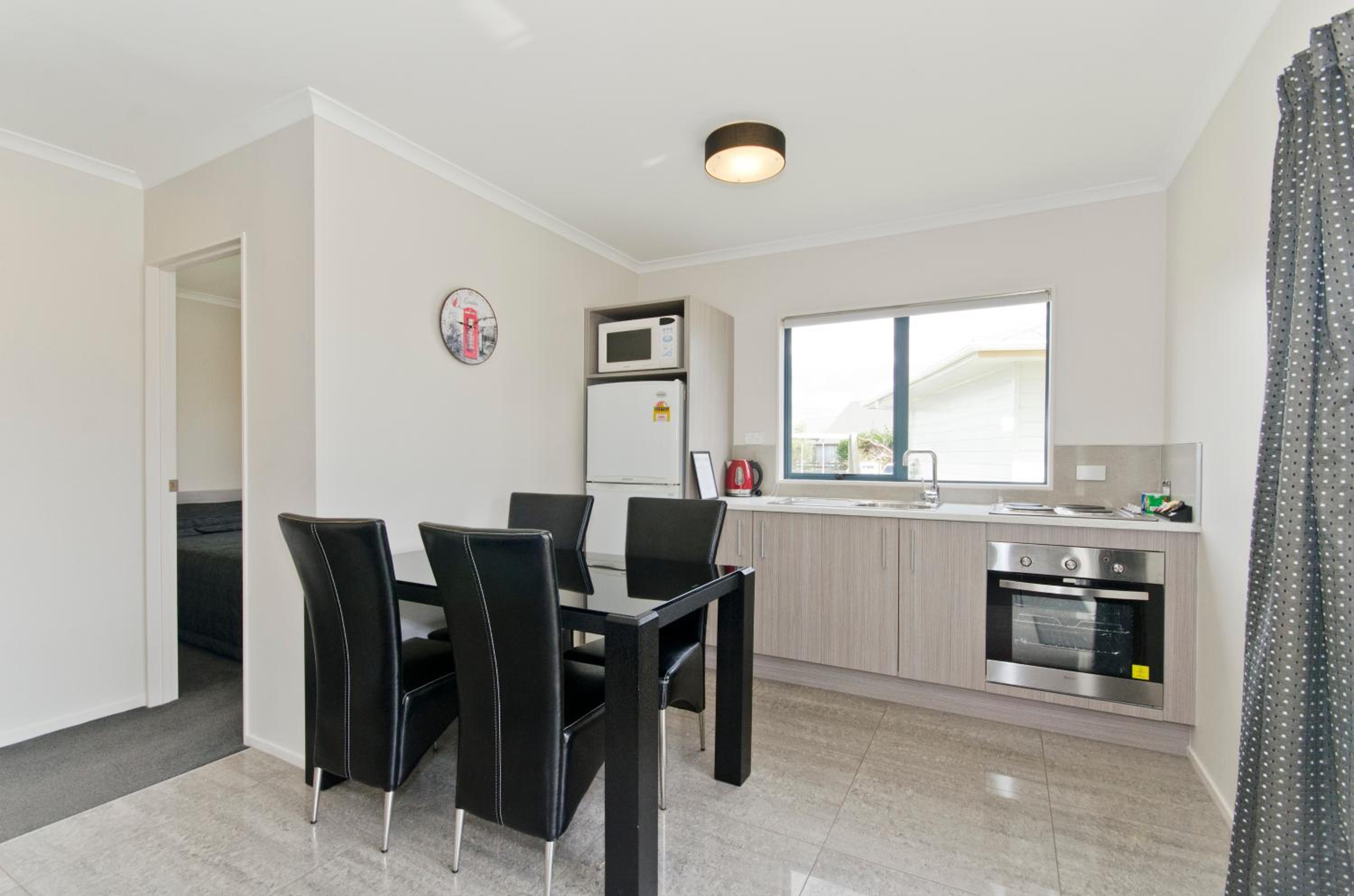 Ground Floor 2Bed unit 2Beds D photo 3