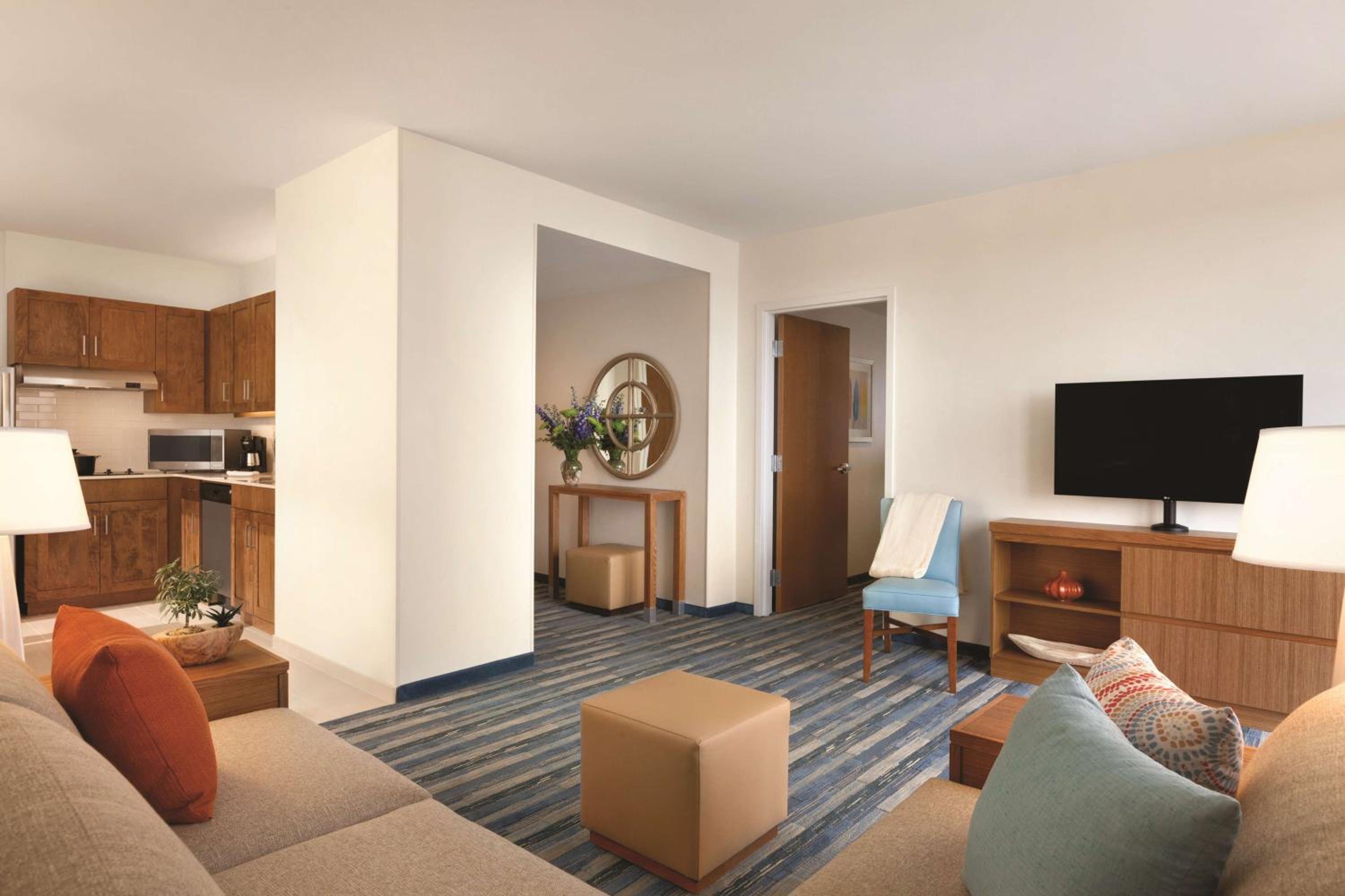 One-Bedroom Oceanfront Suite with Two Queen Beds - High Floor - Photo 2