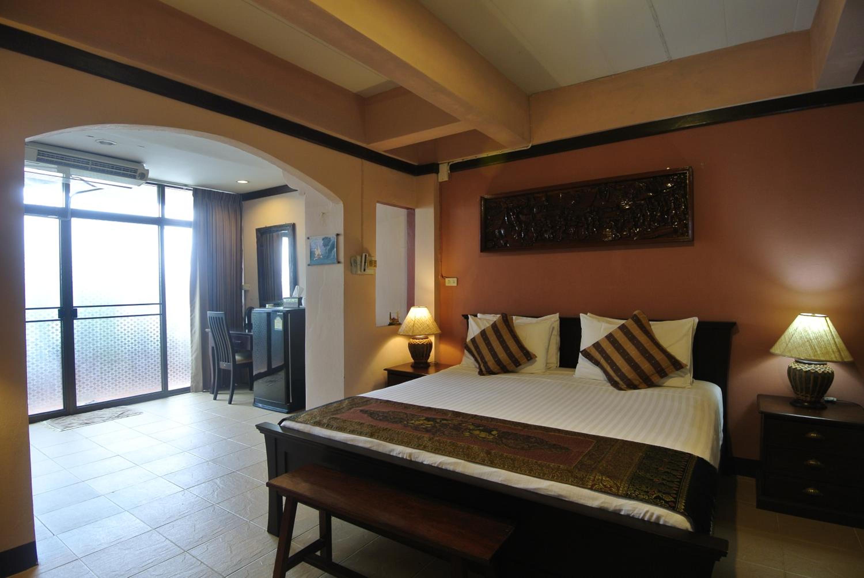 Junior Suite with Balcony - Photo 7