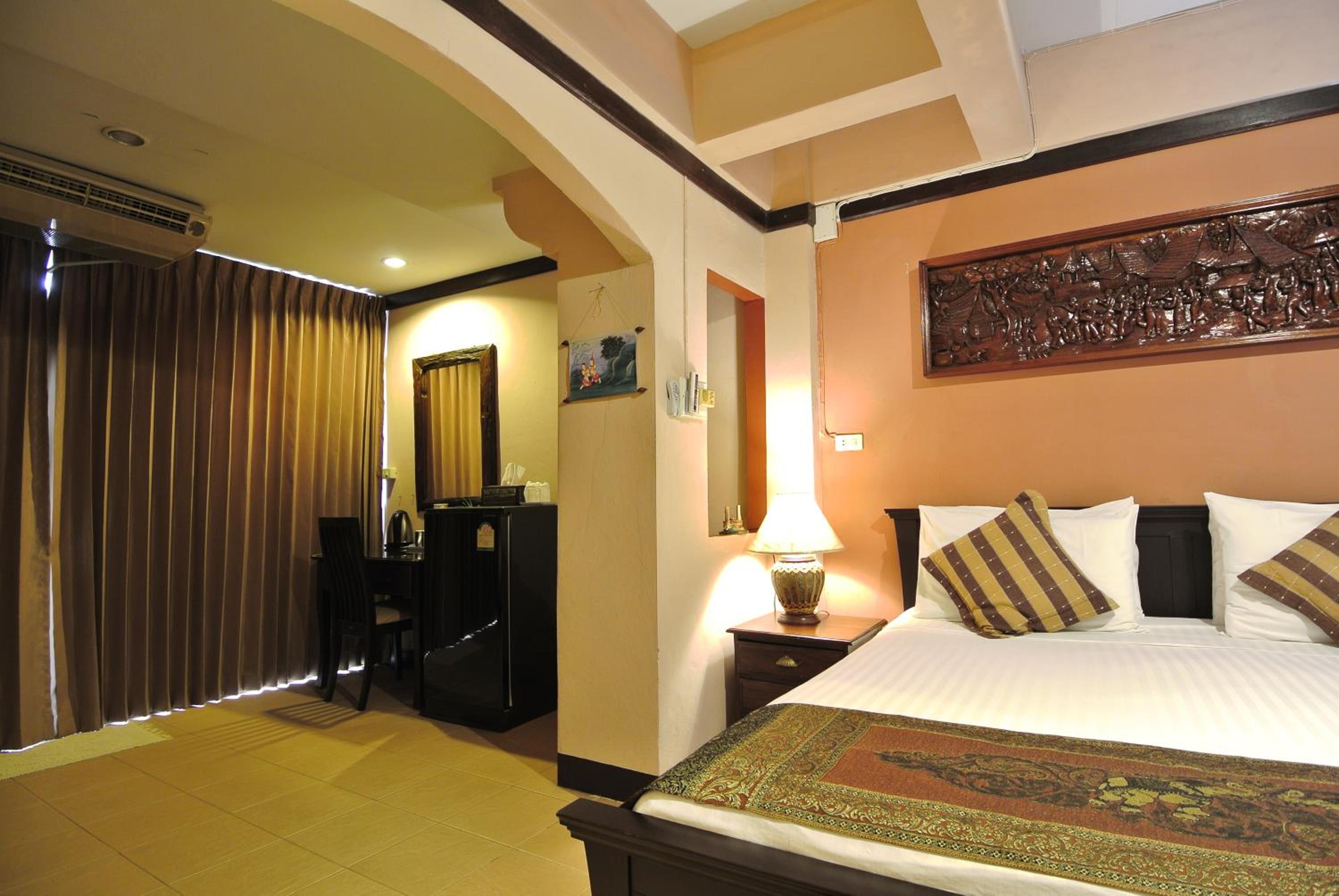 Junior Suite with Balcony - Photo 6