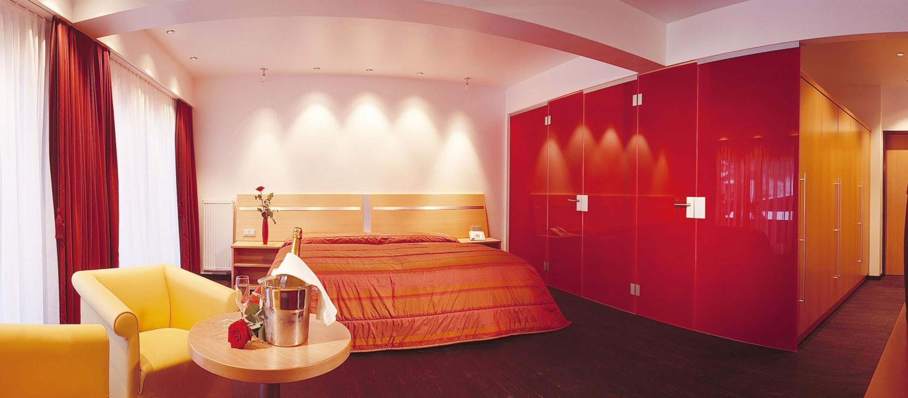 Comfort Double Room 'Red Passion' photo 3