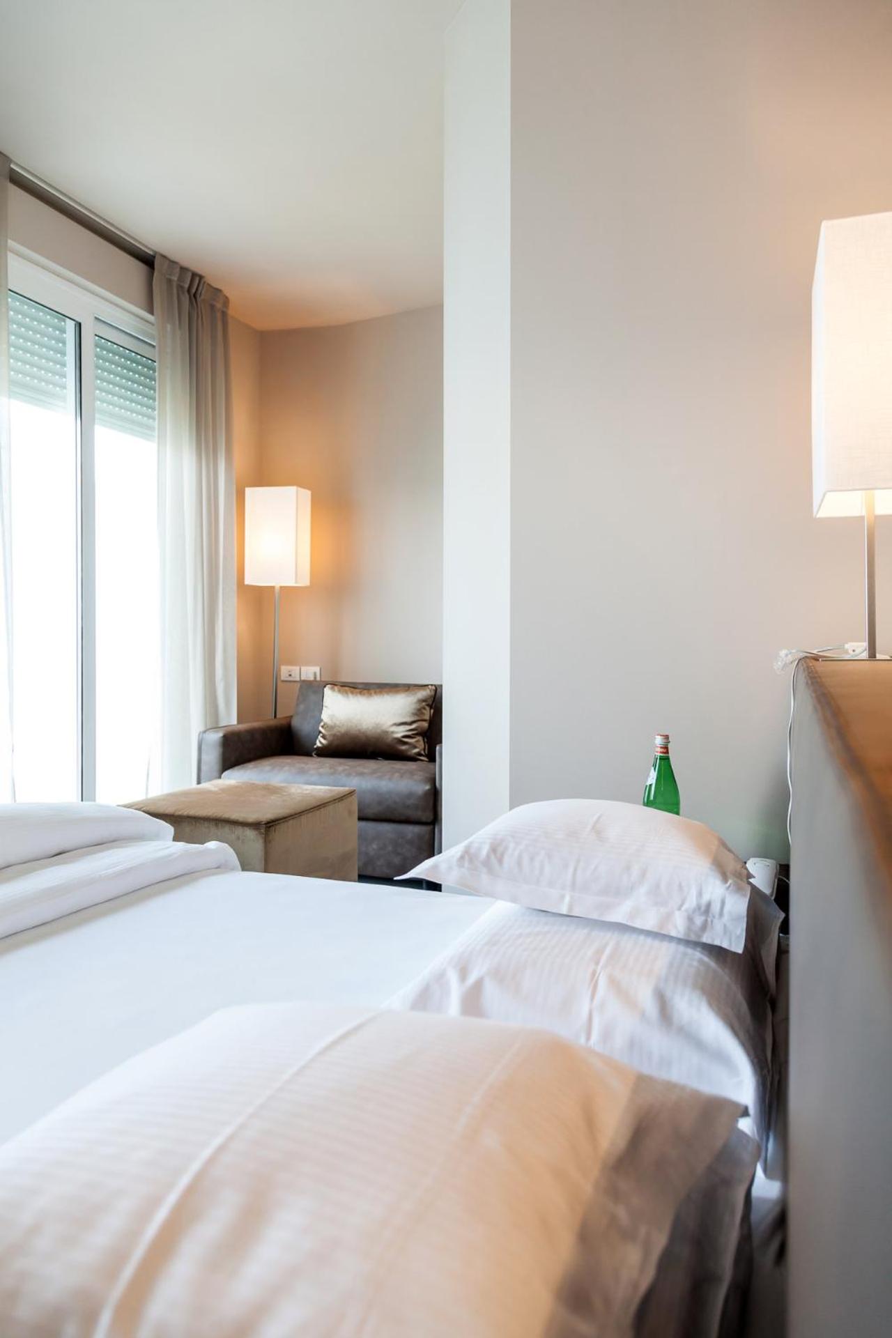 Double Room with Balcony and Lake View photo 1