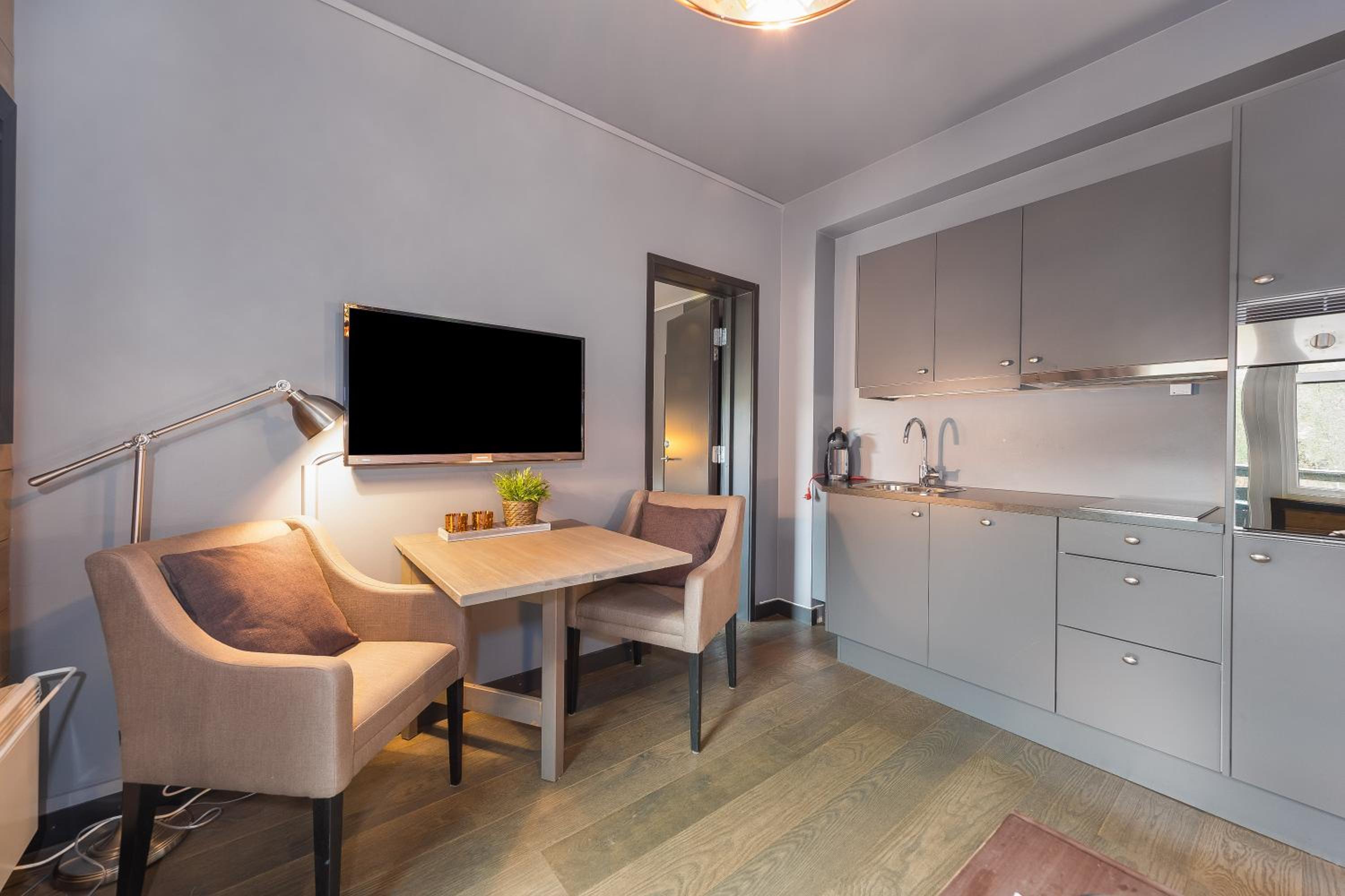 One-Bedroom Apartment - Photo 4