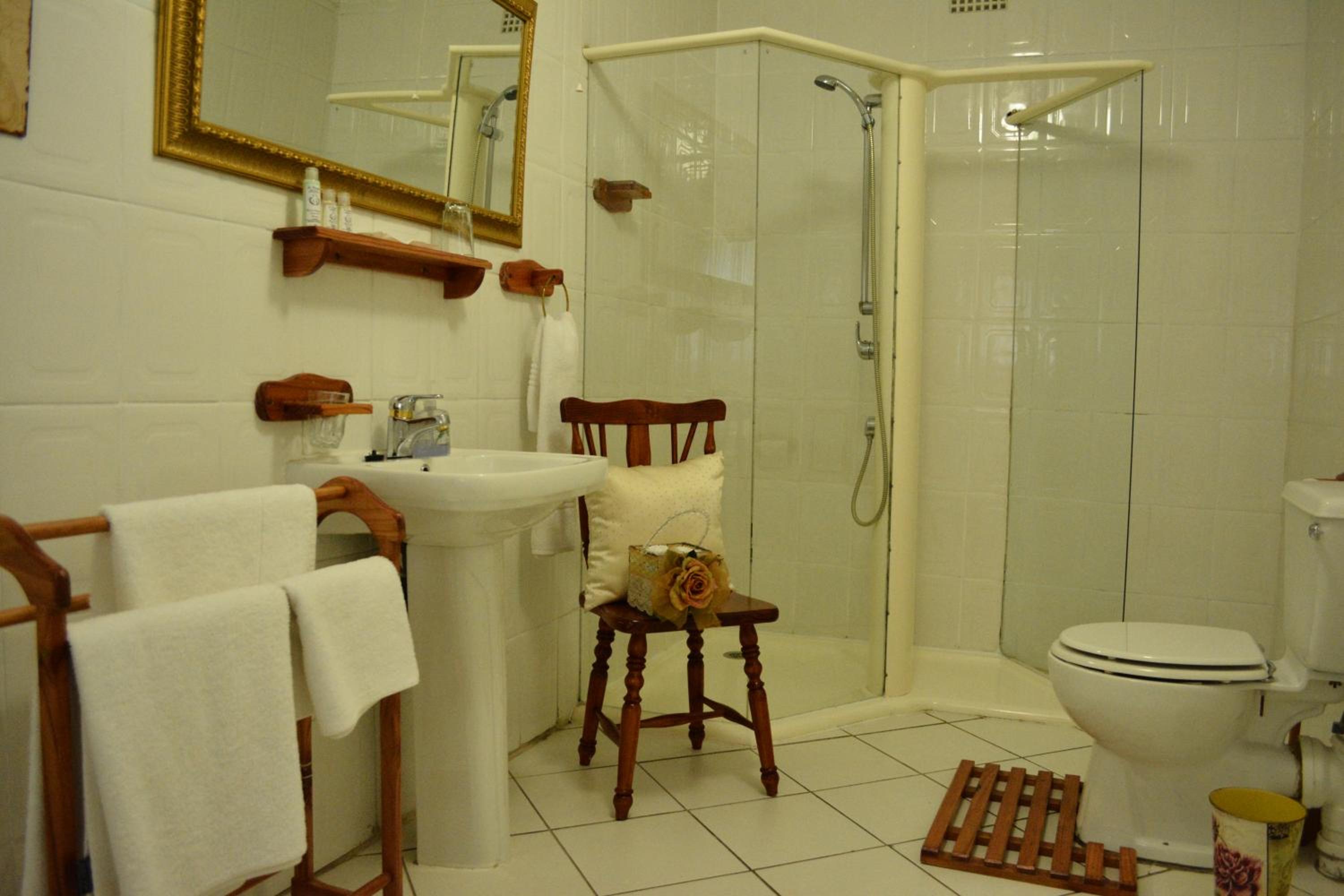 Honeymoon Suite - Photo 2
