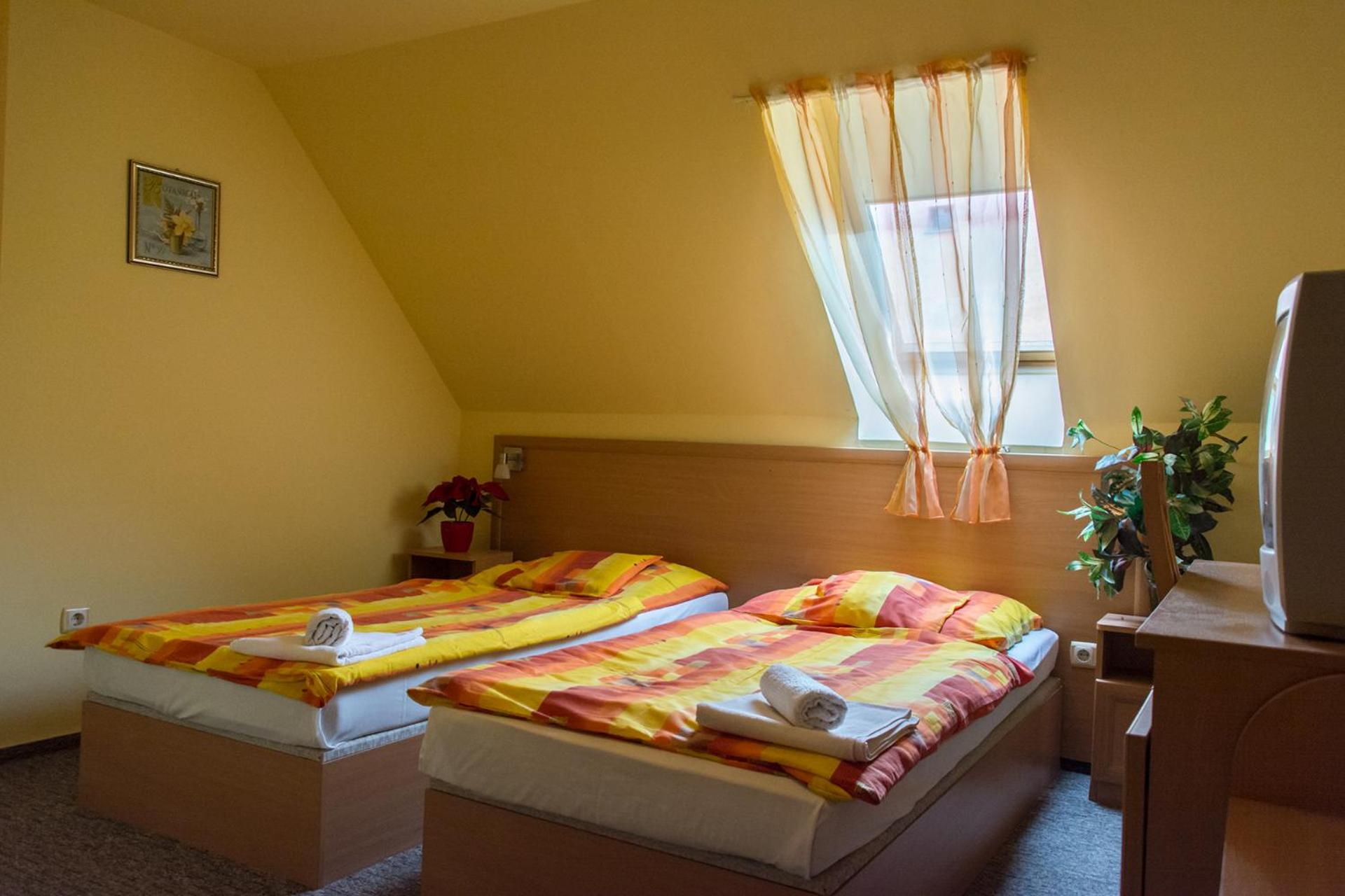 Double Or Twin Room (1 Adult) - Attic photo 3